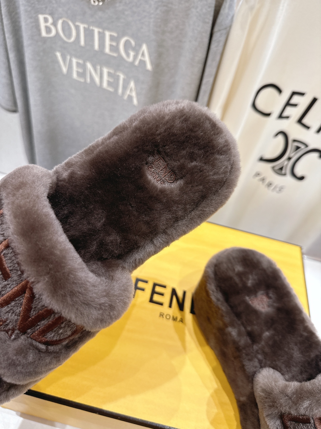 高版本出厂 Fendi/芬迪F013 2025ss秋冬新款居家坡跟毛拖，真是好看好萌哒原版复刻精致电绣l