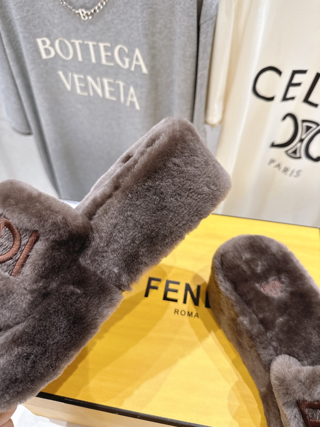 高版本出厂 Fendi/芬迪F013 2025ss秋冬新款居家坡跟毛拖，真是好看好萌哒原版复刻精致电绣l