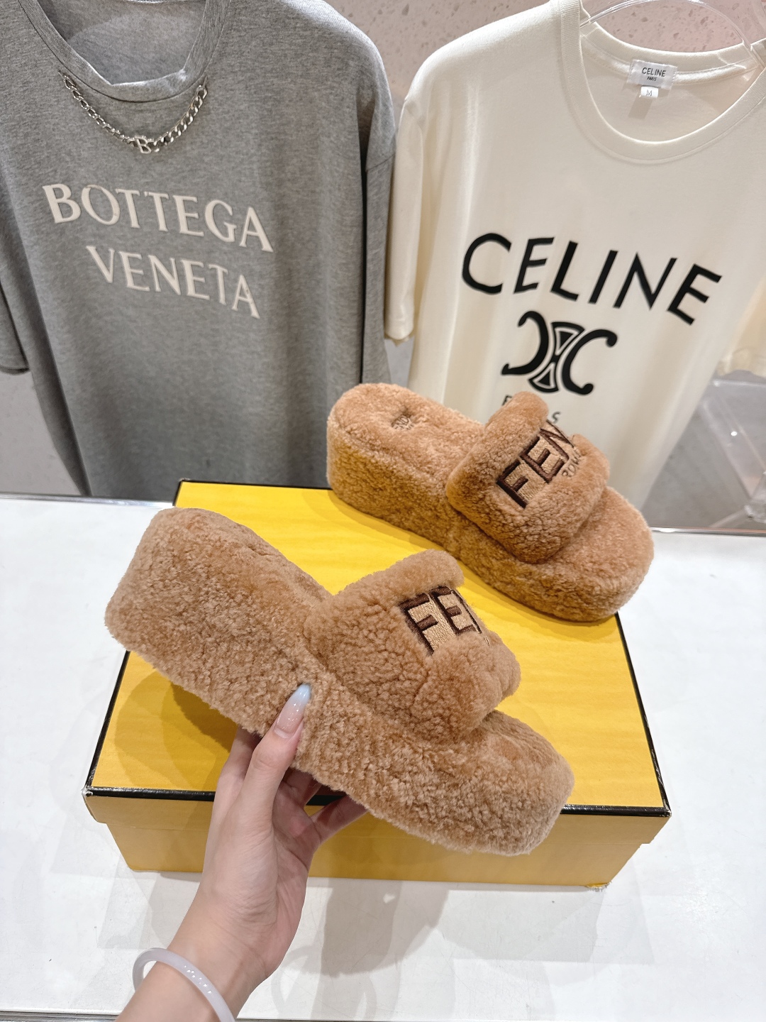 高版本出厂 Fendi/芬迪F013 2025ss秋冬新款居家坡跟毛拖，真是好看好萌哒原版复刻精致电绣l