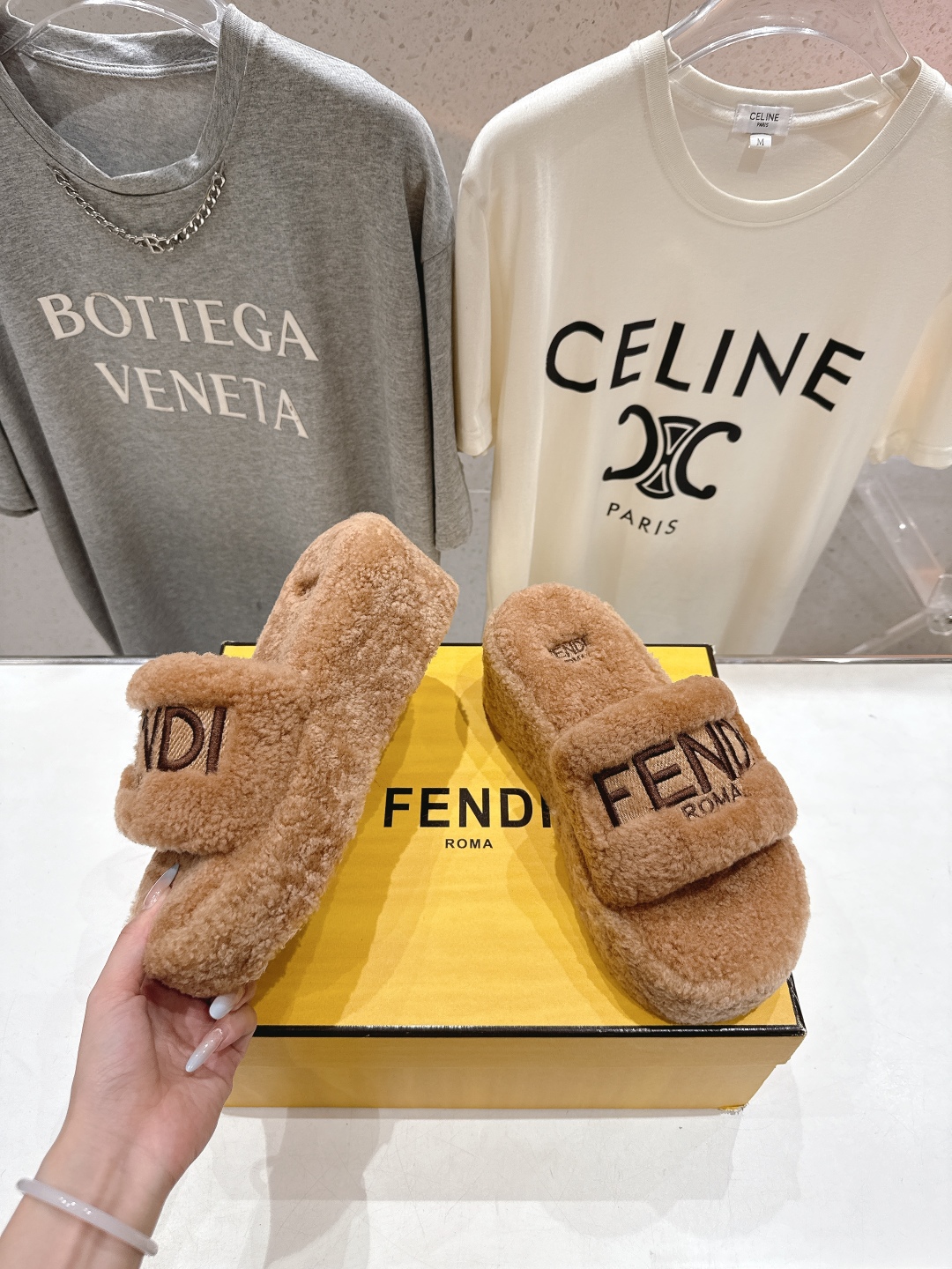 高版本出厂 Fendi/芬迪F013 2025ss秋冬新款居家坡跟毛拖，真是好看好萌哒原版复刻精致电绣l