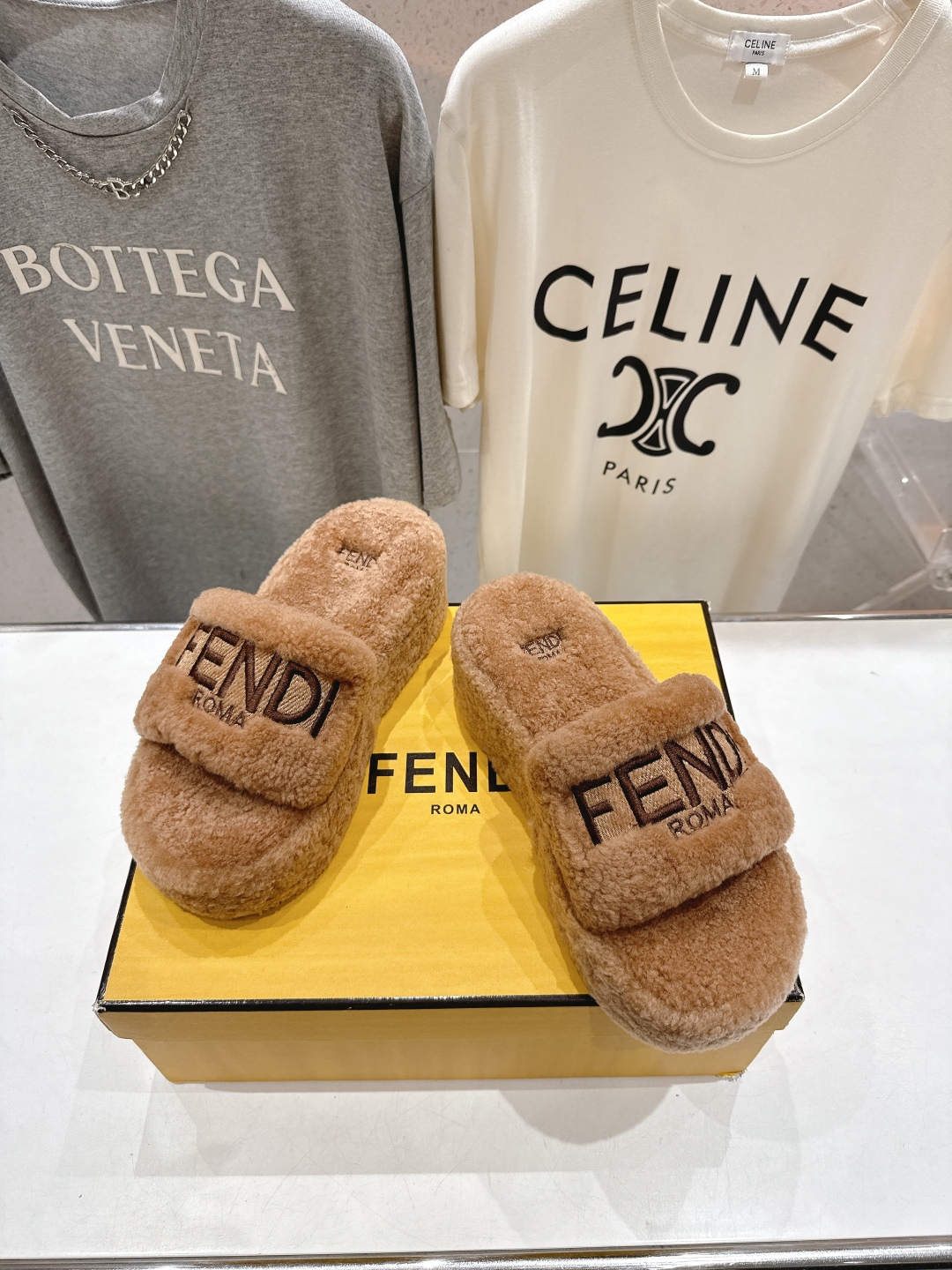 高版本出厂 Fendi/芬迪F013 2025ss秋冬新款居家坡跟毛拖，真是好看好萌哒原版复刻精致电绣l