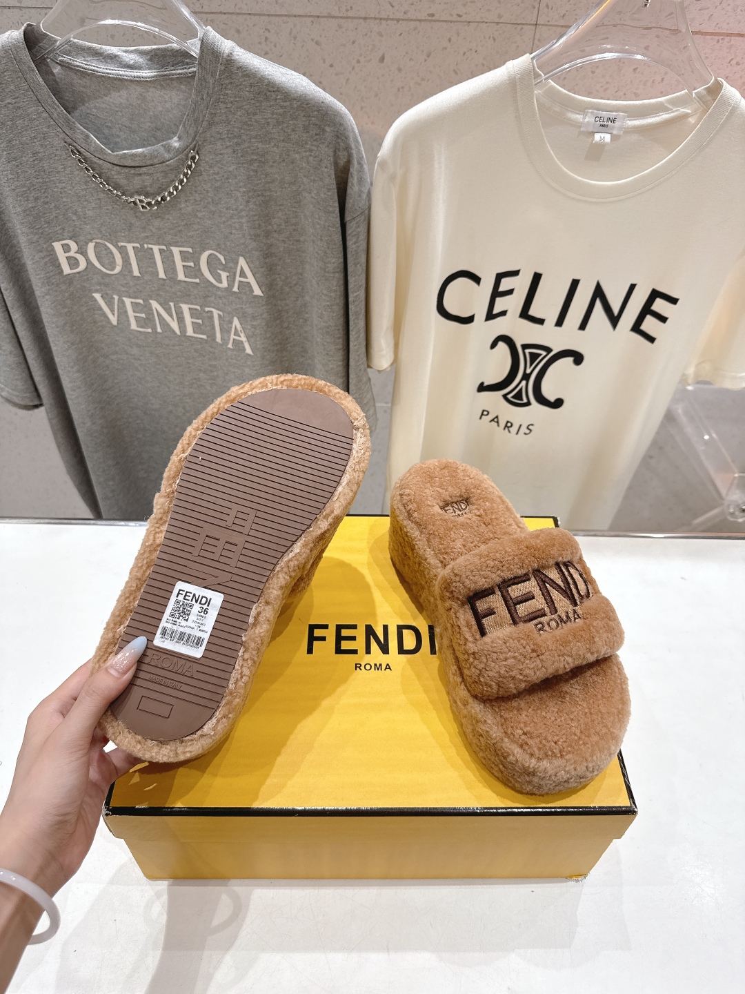 高版本出厂 Fendi/芬迪F013 2025ss秋冬新款居家坡跟毛拖，真是好看好萌哒原版复刻精致电绣l