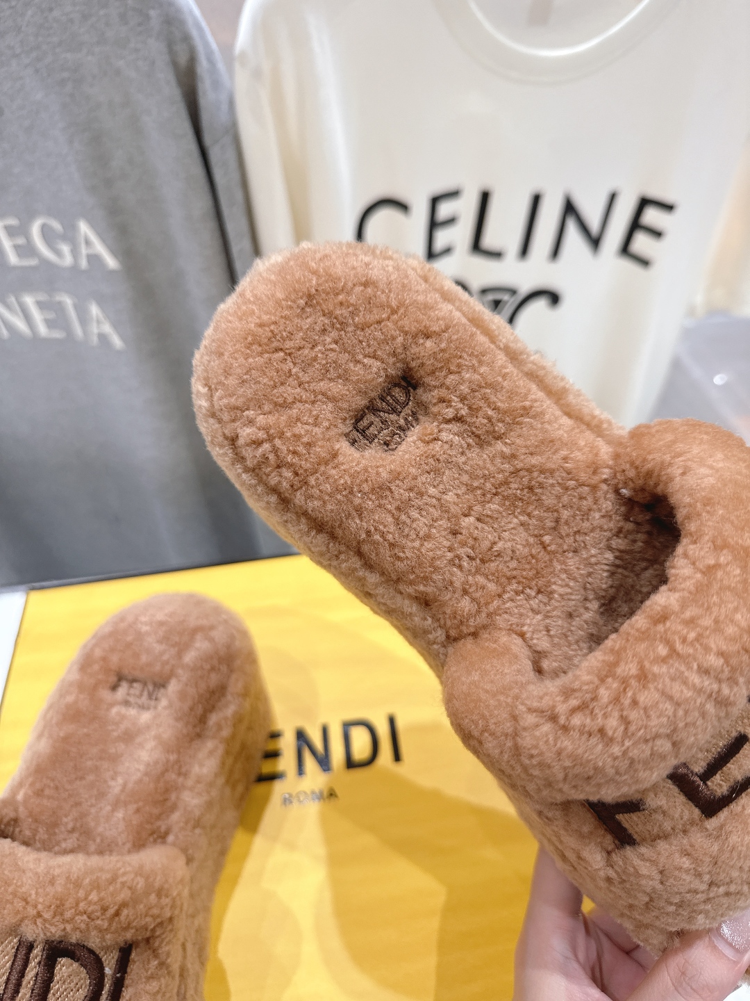 高版本出厂 Fendi/芬迪F013 2025ss秋冬新款居家坡跟毛拖，真是好看好萌哒原版复刻精致电绣l
