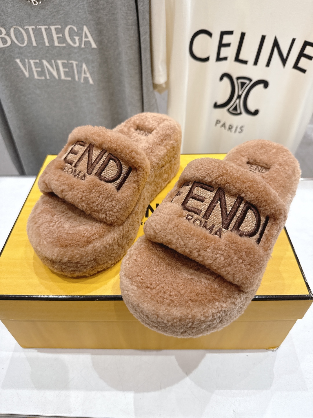 高版本出厂 Fendi/芬迪F013 2025ss秋冬新款居家坡跟毛拖，真是好看好萌哒原版复刻精致电绣l