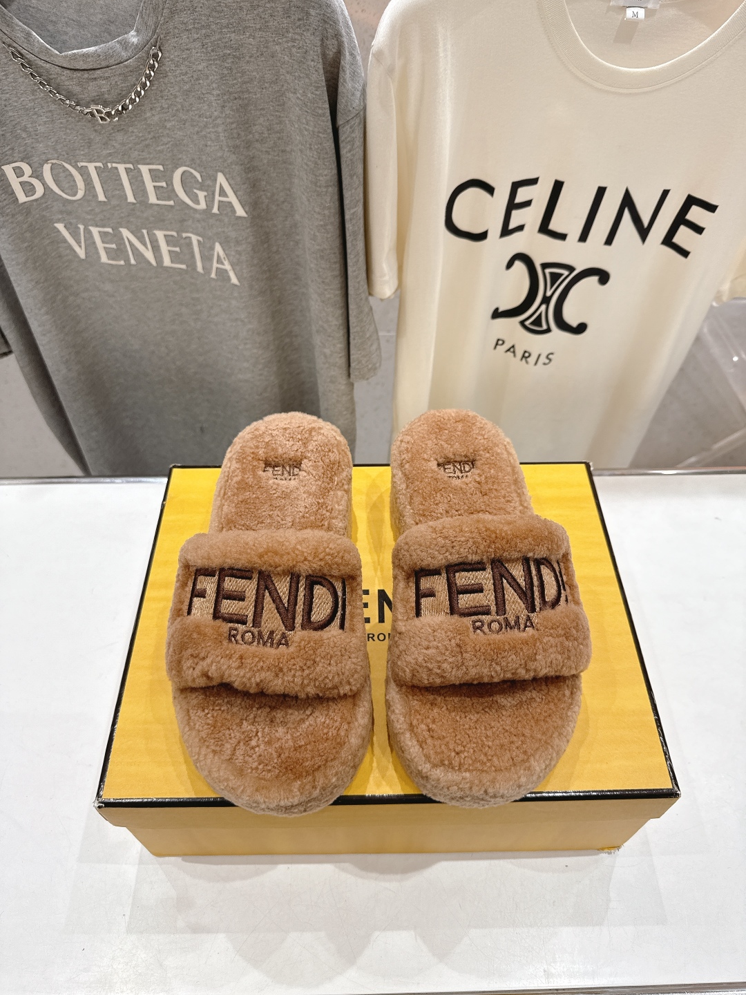 高版本出厂 Fendi/芬迪F013 2025ss秋冬新款居家坡跟毛拖，真是好看好萌哒原版复刻精致电绣l