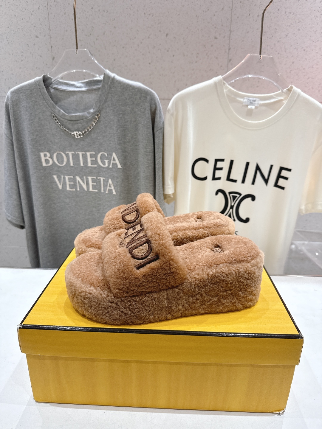 高版本出厂 Fendi/芬迪F013 2025ss秋冬新款居家坡跟毛拖，真是好看好萌哒原版复刻精致电绣l