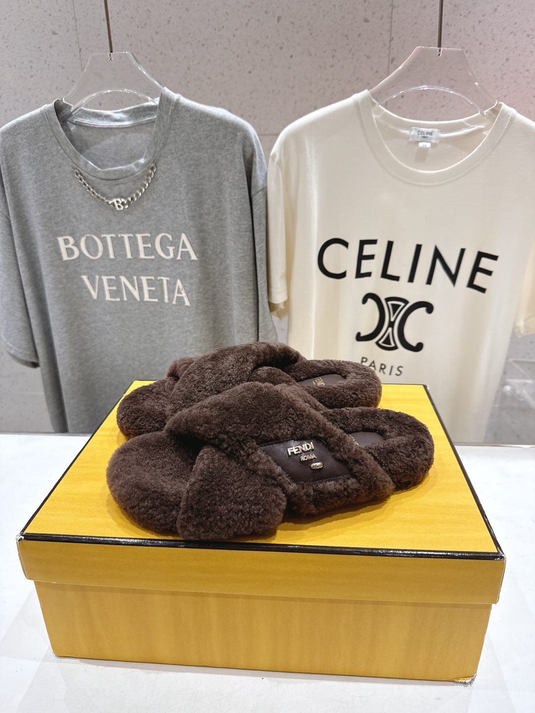 高版本出厂 FENDI/芬迪F013 2025ss秋冬新款专柜原版复刻平底毛毛拖 羊羔🐑毛，原版品质原版
