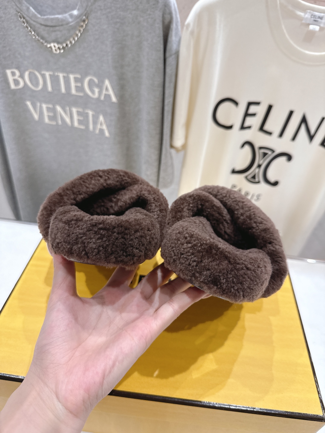 高版本出厂 FENDI/芬迪F013 2025ss秋冬新款专柜原版复刻平底毛毛拖 羊羔🐑毛，原版品质原版