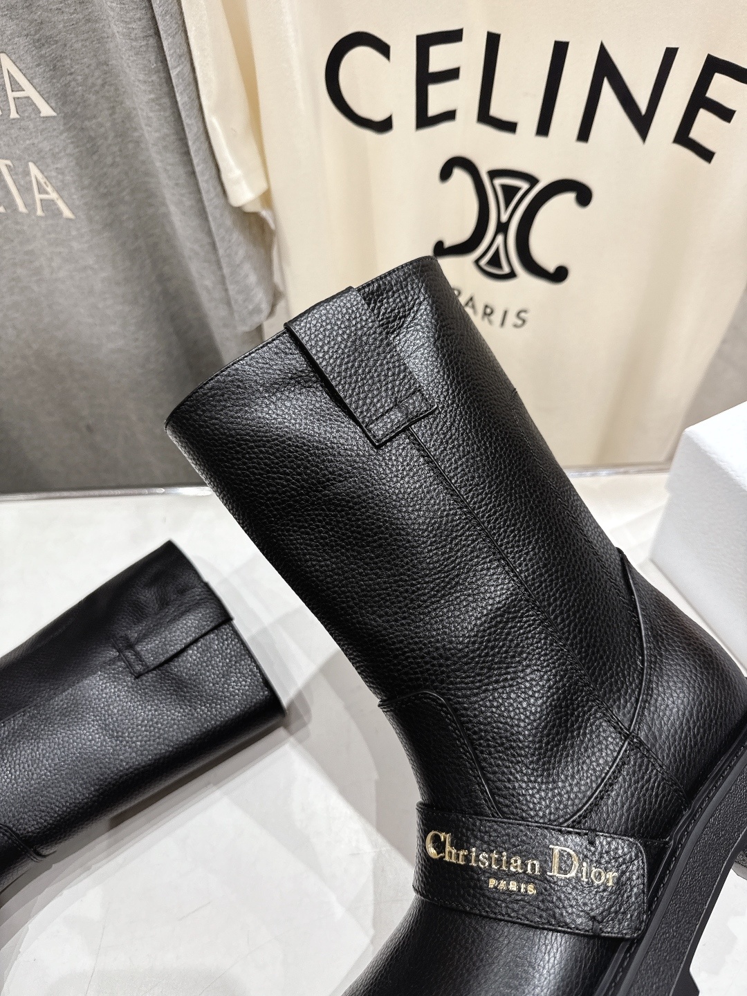 高版本出厂 Dior/迪奥D家 F037 2025ss秋冬新品布洛克短靴,经久不衰的马靴造型,彰显经典设