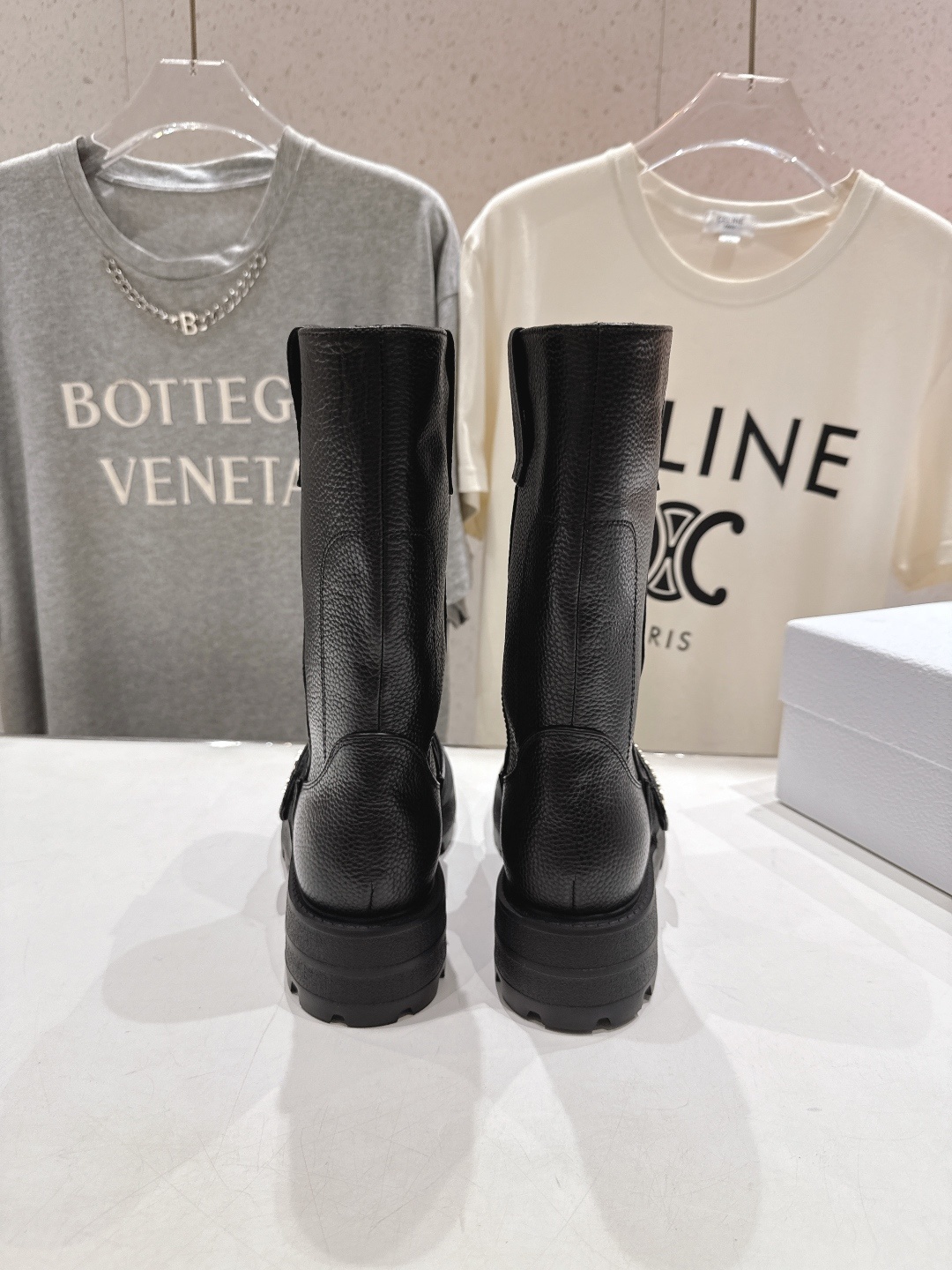 高版本出厂 Dior/迪奥D家 F037 2025ss秋冬新品布洛克短靴,经久不衰的马靴造型,彰显经典设