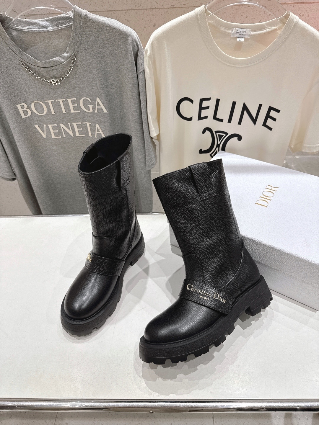 高版本出厂 Dior/迪奥D家 F037 2025ss秋冬新品布洛克短靴,经久不衰的马靴造型,彰显经典设