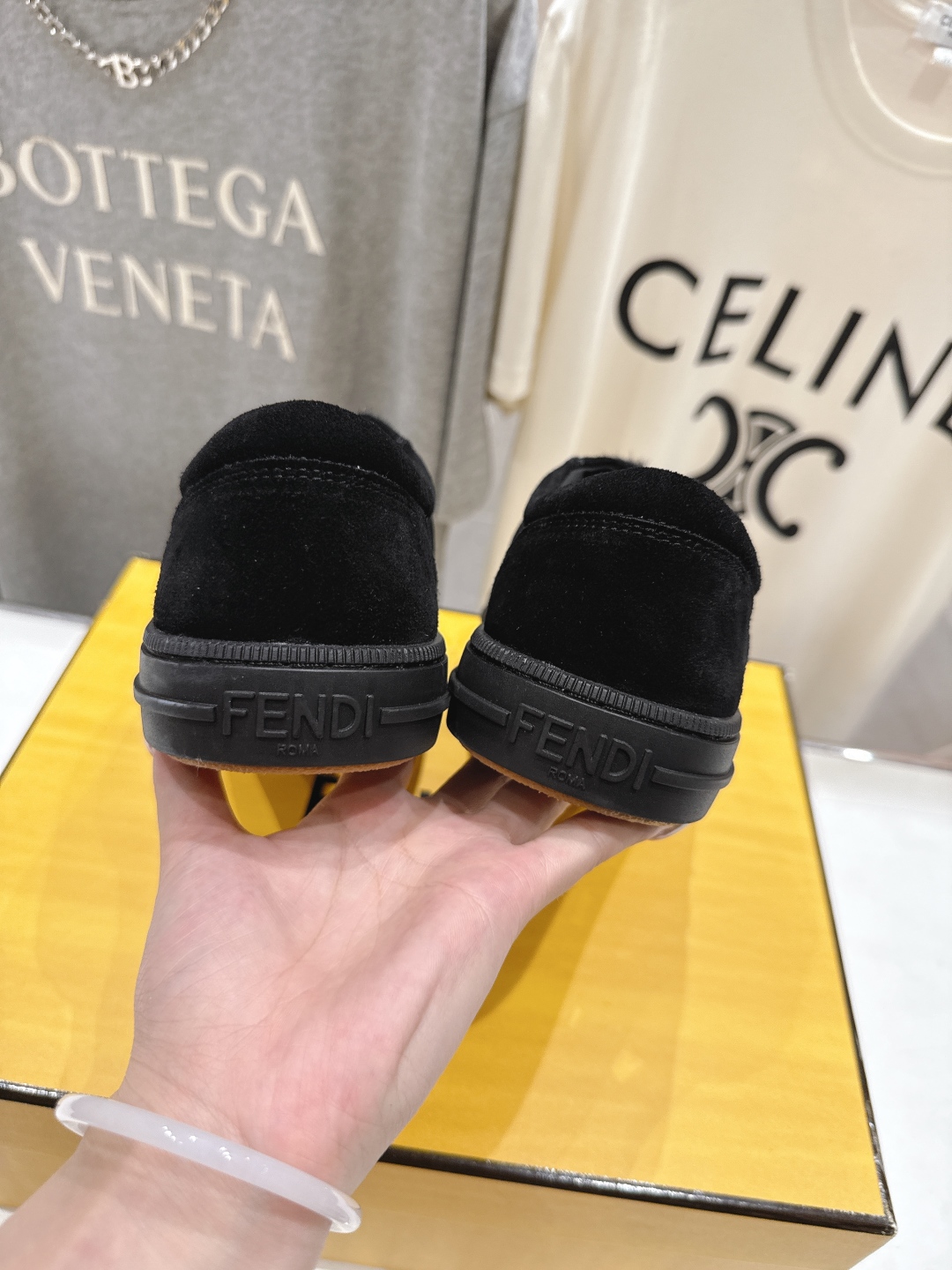 高版本出厂情侣款 最新火爆 FENDI/芬迪F029 2025ss新款皮面系带情侣运动休闲鞋-全新必备款