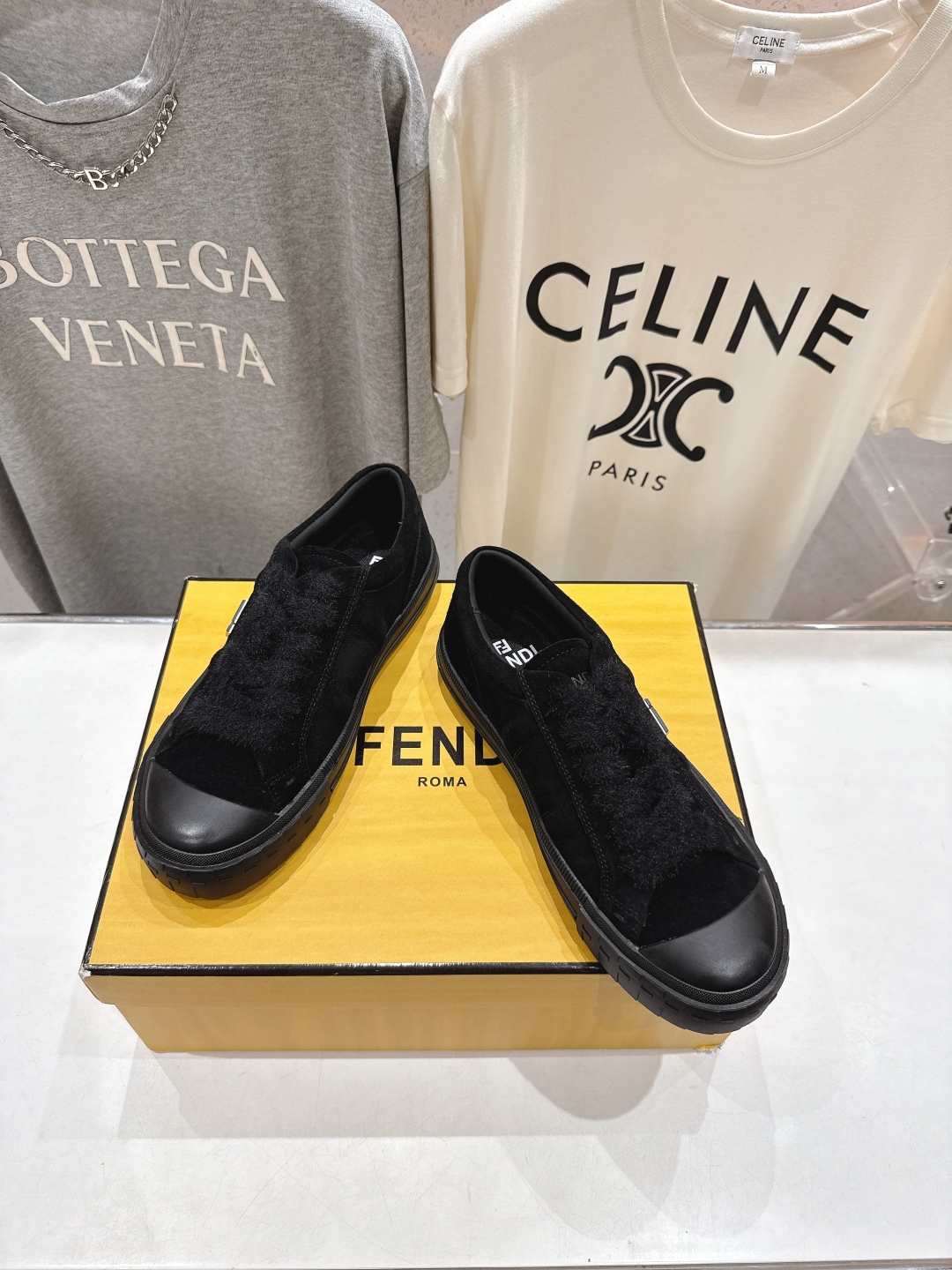 高版本出厂情侣款 最新火爆 FENDI/芬迪F029 2025ss新款皮面系带情侣运动休闲鞋-全新必备款