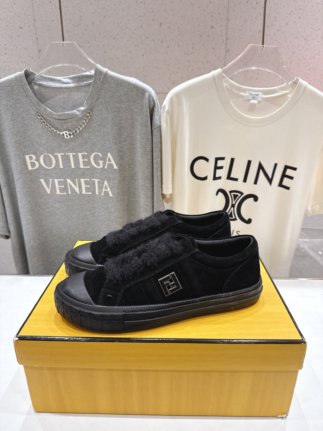 高版本出厂情侣款 最新火爆 FENDI/芬迪F029 2025ss新款皮面系带情侣运动休闲鞋-全新必备款