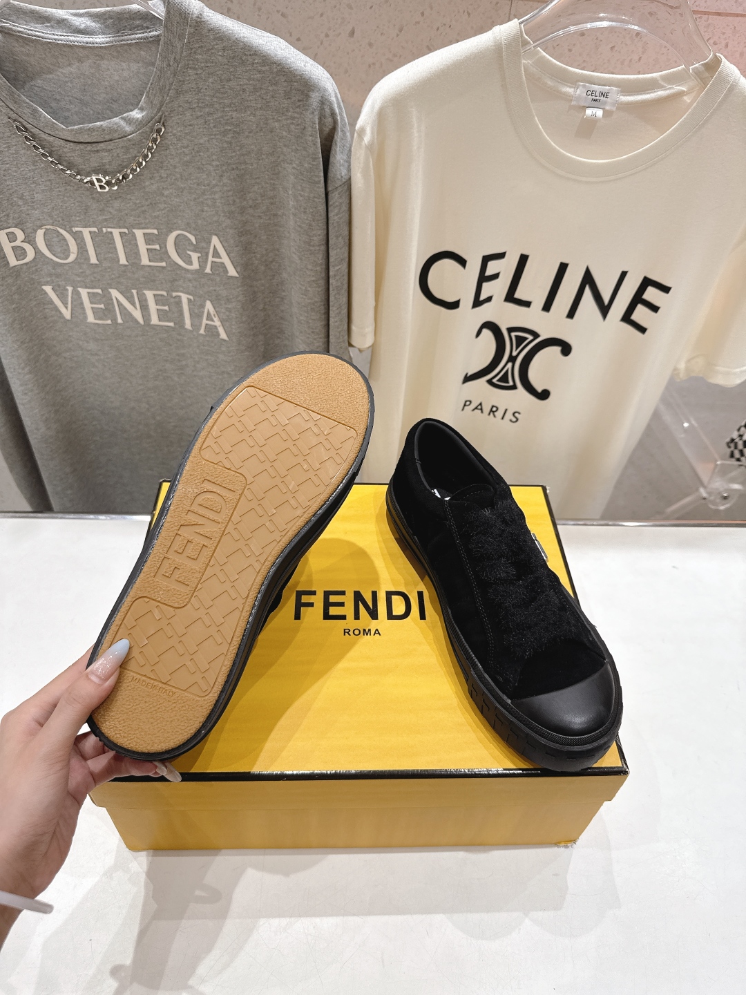 高版本出厂情侣款 最新火爆 FENDI/芬迪F029 2025ss新款皮面系带情侣运动休闲鞋-全新必备款