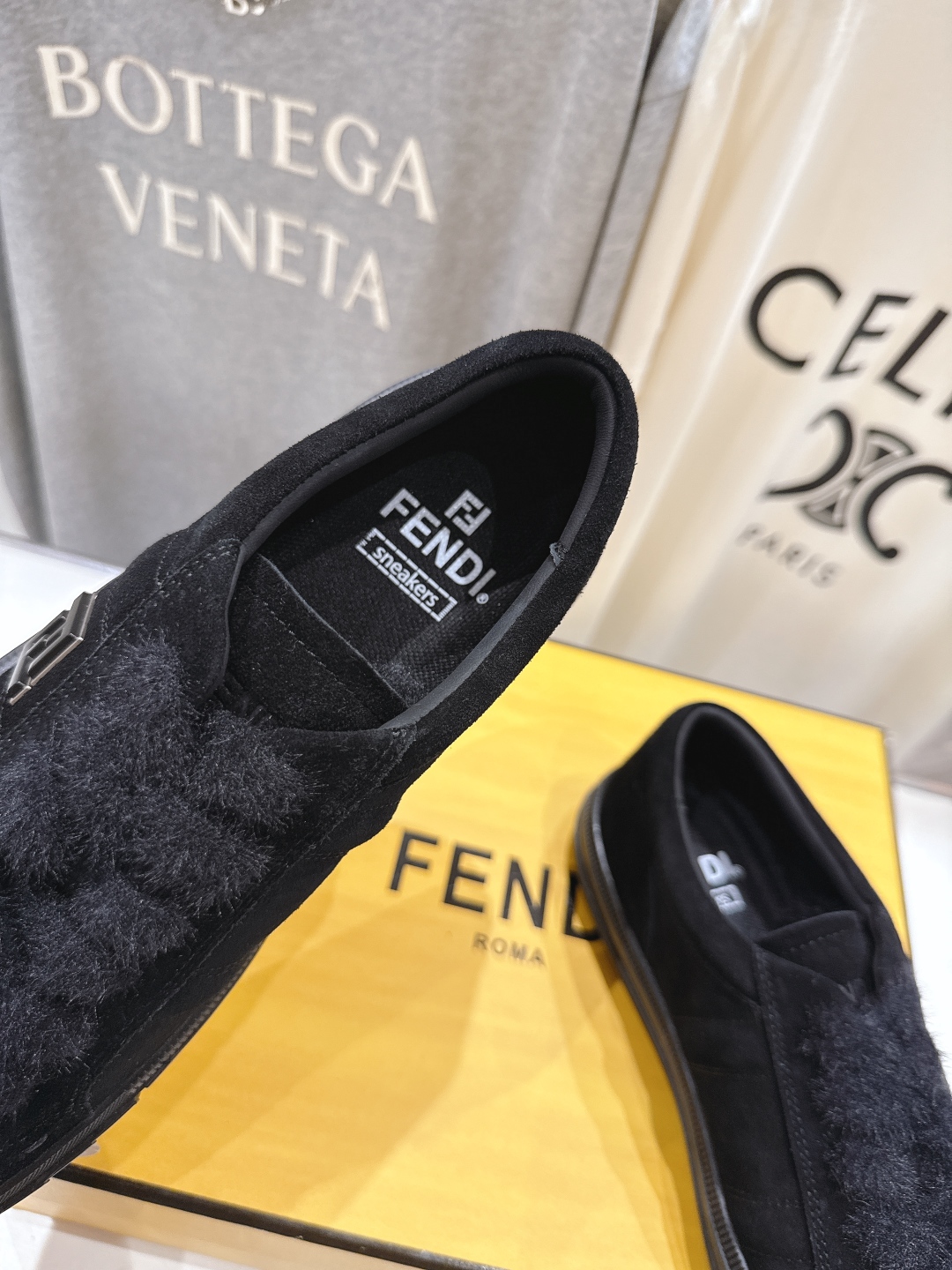 高版本出厂情侣款 最新火爆 FENDI/芬迪F029 2025ss新款皮面系带情侣运动休闲鞋-全新必备款