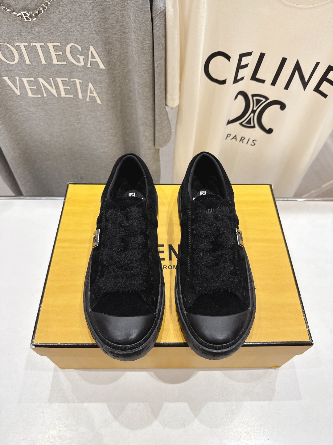 高版本出厂情侣款 最新火爆 FENDI/芬迪F029 2025ss新款皮面系带情侣运动休闲鞋-全新必备款