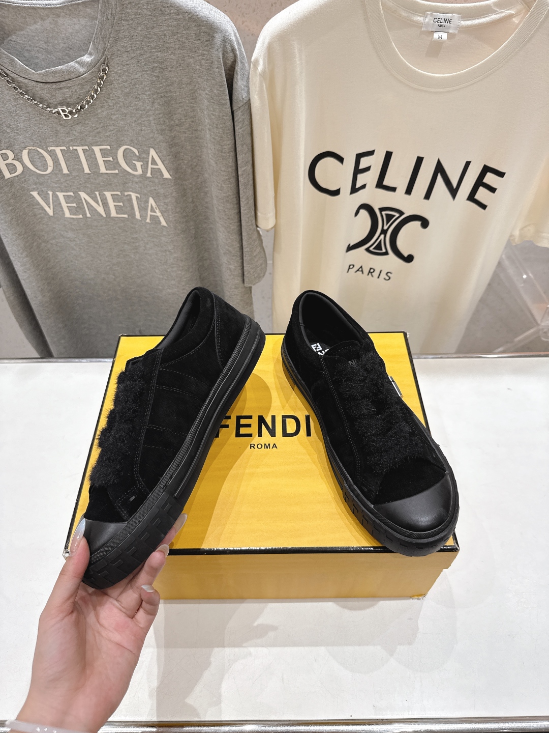 高版本出厂情侣款 最新火爆 FENDI/芬迪F029 2025ss新款皮面系带情侣运动休闲鞋-全新必备款