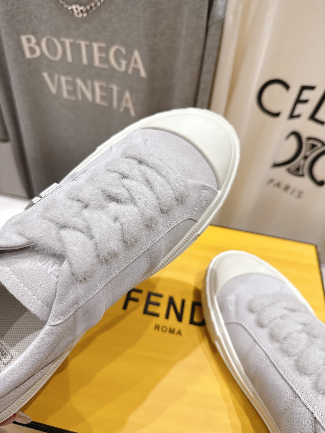 高版本出厂情侣款 最新火爆 FENDI/芬迪F029 2025ss新款皮面系带情侣运动休闲鞋-全新必备款