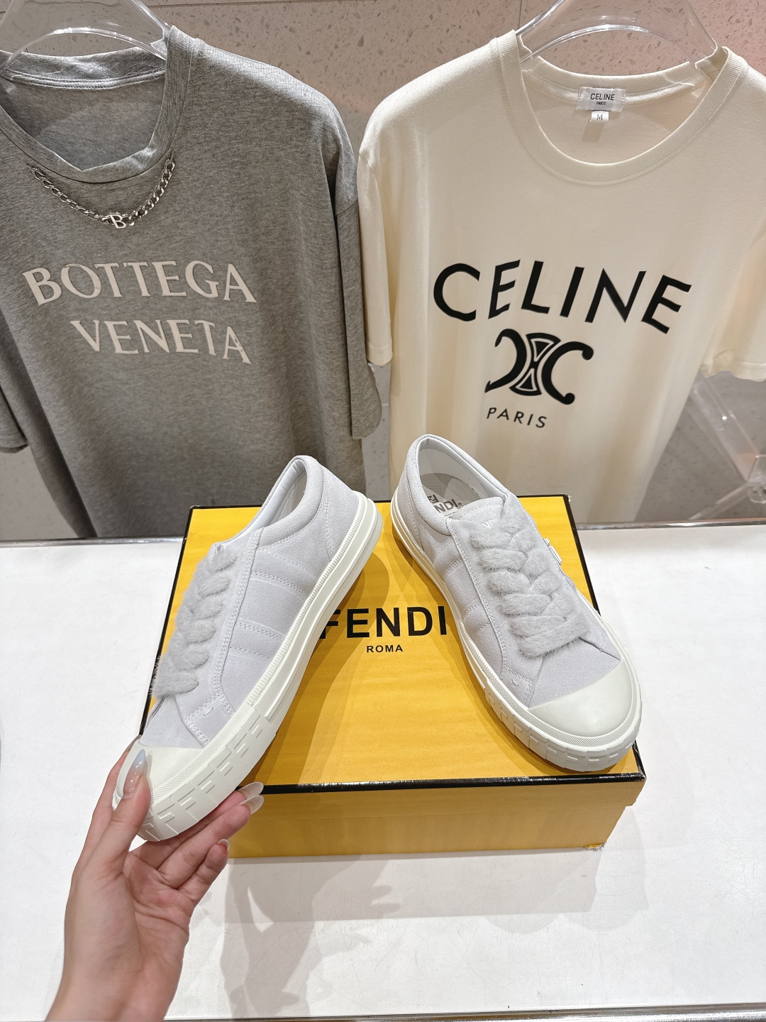 高版本出厂情侣款 最新火爆 FENDI/芬迪F029 2025ss新款皮面系带情侣运动休闲鞋-全新必备款