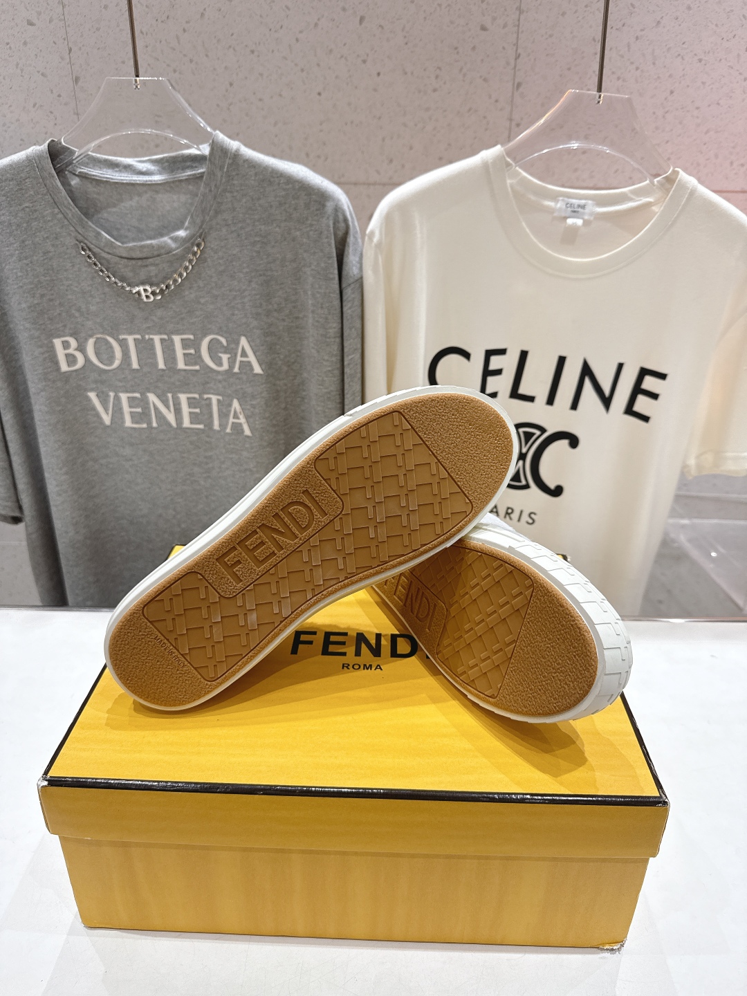 高版本出厂情侣款 最新火爆 FENDI/芬迪F029 2025ss新款皮面系带情侣运动休闲鞋-全新必备款