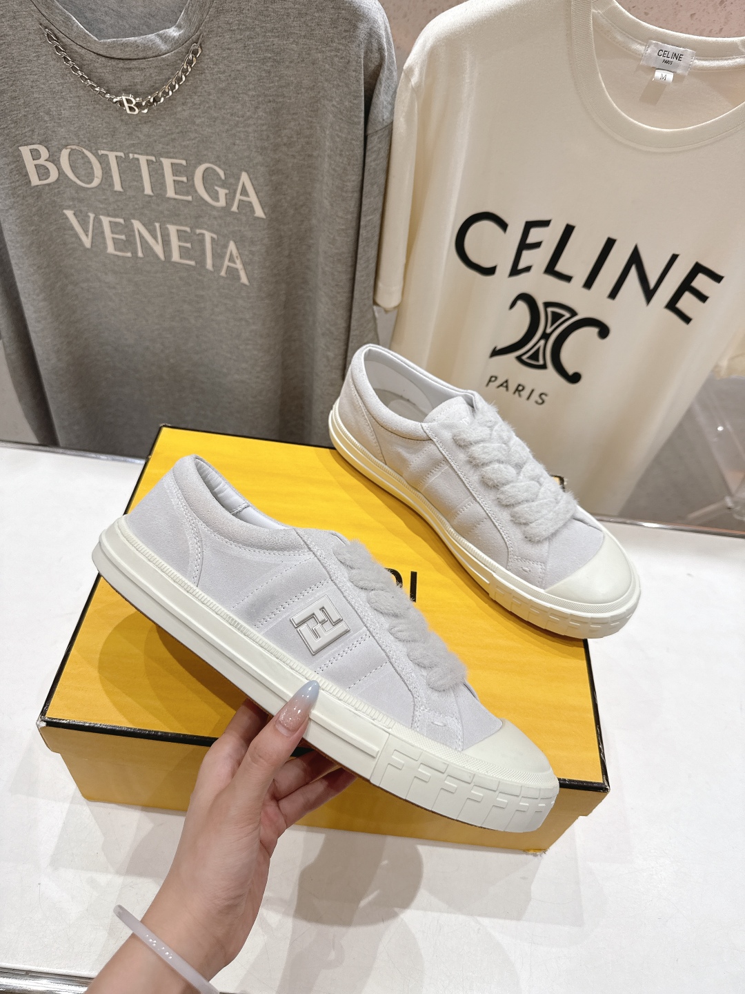 高版本出厂情侣款 最新火爆 FENDI/芬迪F029 2025ss新款皮面系带情侣运动休闲鞋-全新必备款