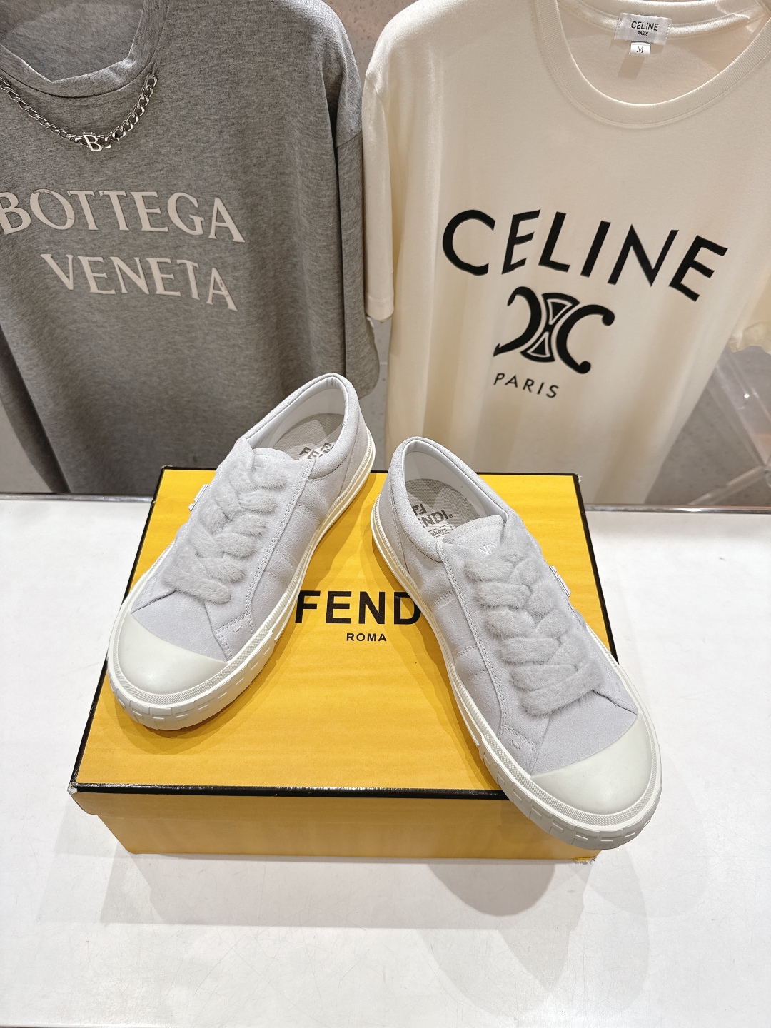 高版本出厂情侣款 最新火爆 FENDI/芬迪F029 2025ss新款皮面系带情侣运动休闲鞋-全新必备款
