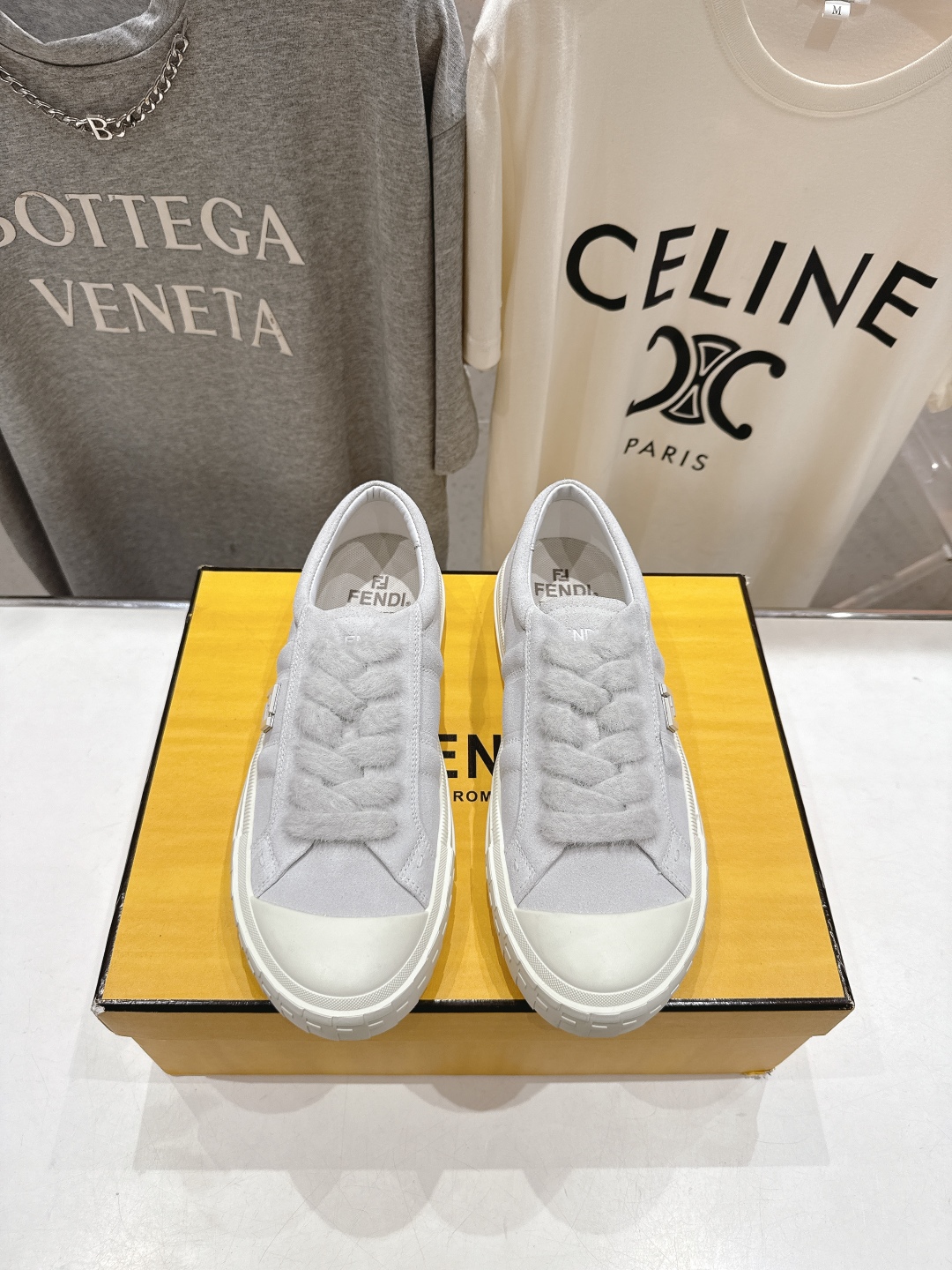 高版本出厂情侣款 最新火爆 FENDI/芬迪F029 2025ss新款皮面系带情侣运动休闲鞋-全新必备款