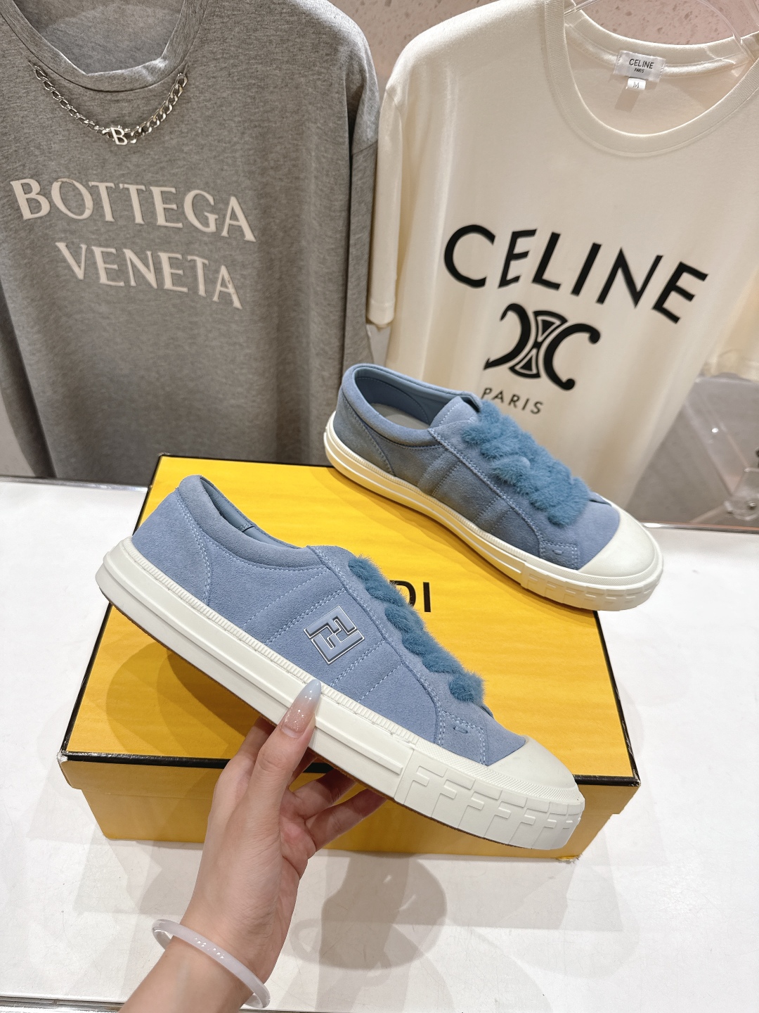 高版本出厂情侣款 最新火爆 FENDI/芬迪F029 2025ss新款皮面系带情侣运动休闲鞋-全新必备款
