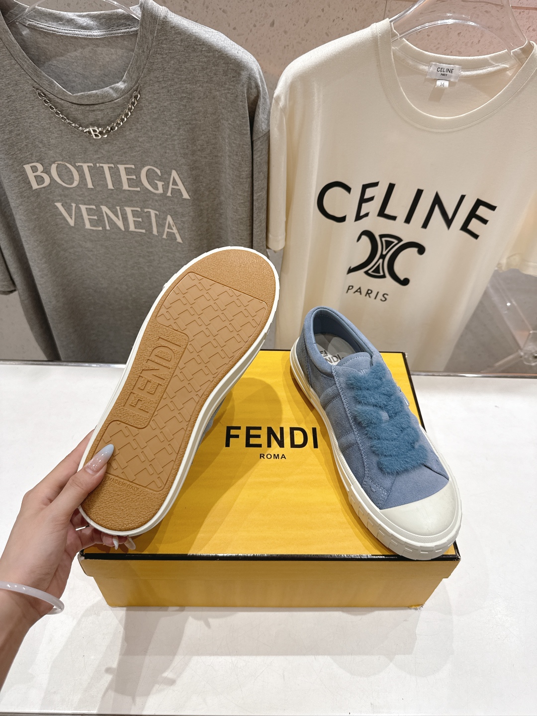高版本出厂情侣款 最新火爆 FENDI/芬迪F029 2025ss新款皮面系带情侣运动休闲鞋-全新必备款