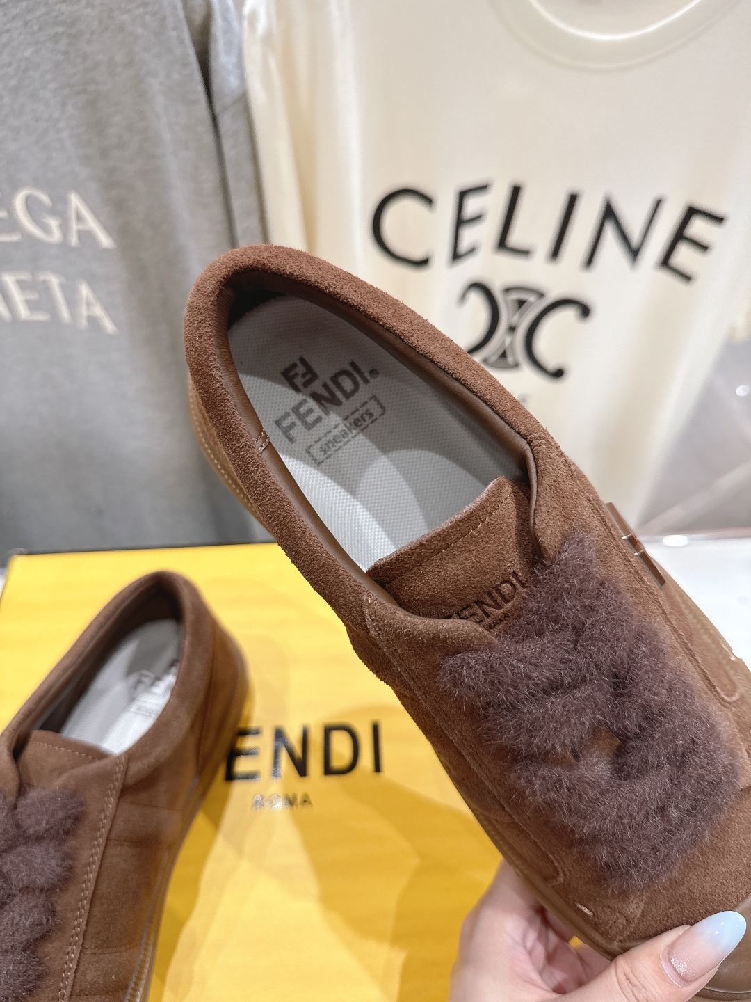 高版本出厂情侣款 最新火爆 FENDI/芬迪F029 2025ss新款皮面系带情侣运动休闲鞋-全新必备款