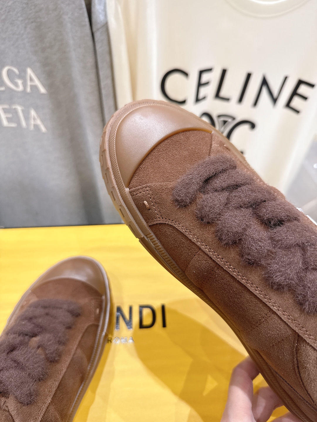 高版本出厂情侣款 最新火爆 FENDI/芬迪F029 2025ss新款皮面系带情侣运动休闲鞋-全新必备款