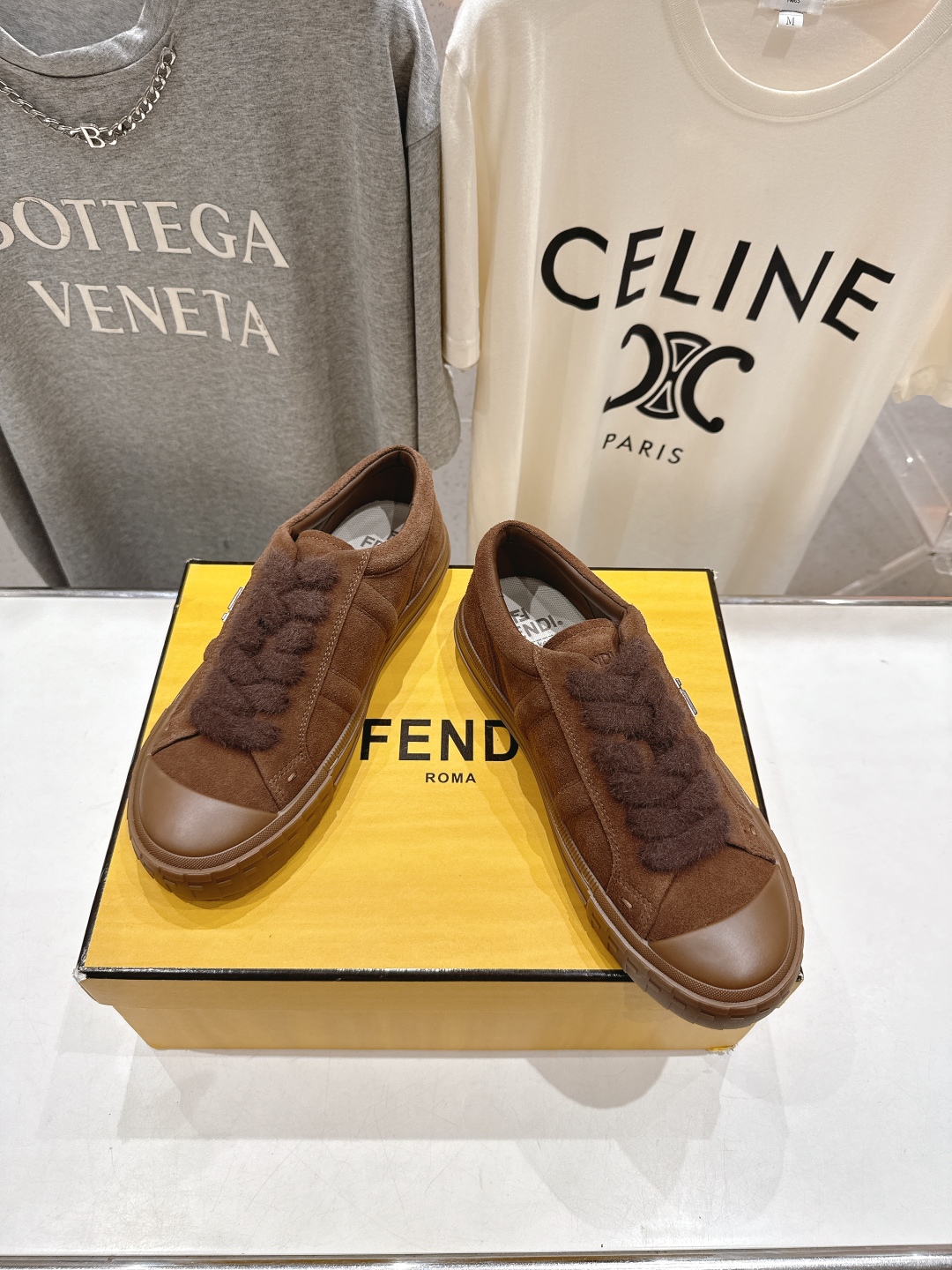 高版本出厂情侣款 最新火爆 FENDI/芬迪F029 2025ss新款皮面系带情侣运动休闲鞋-全新必备款