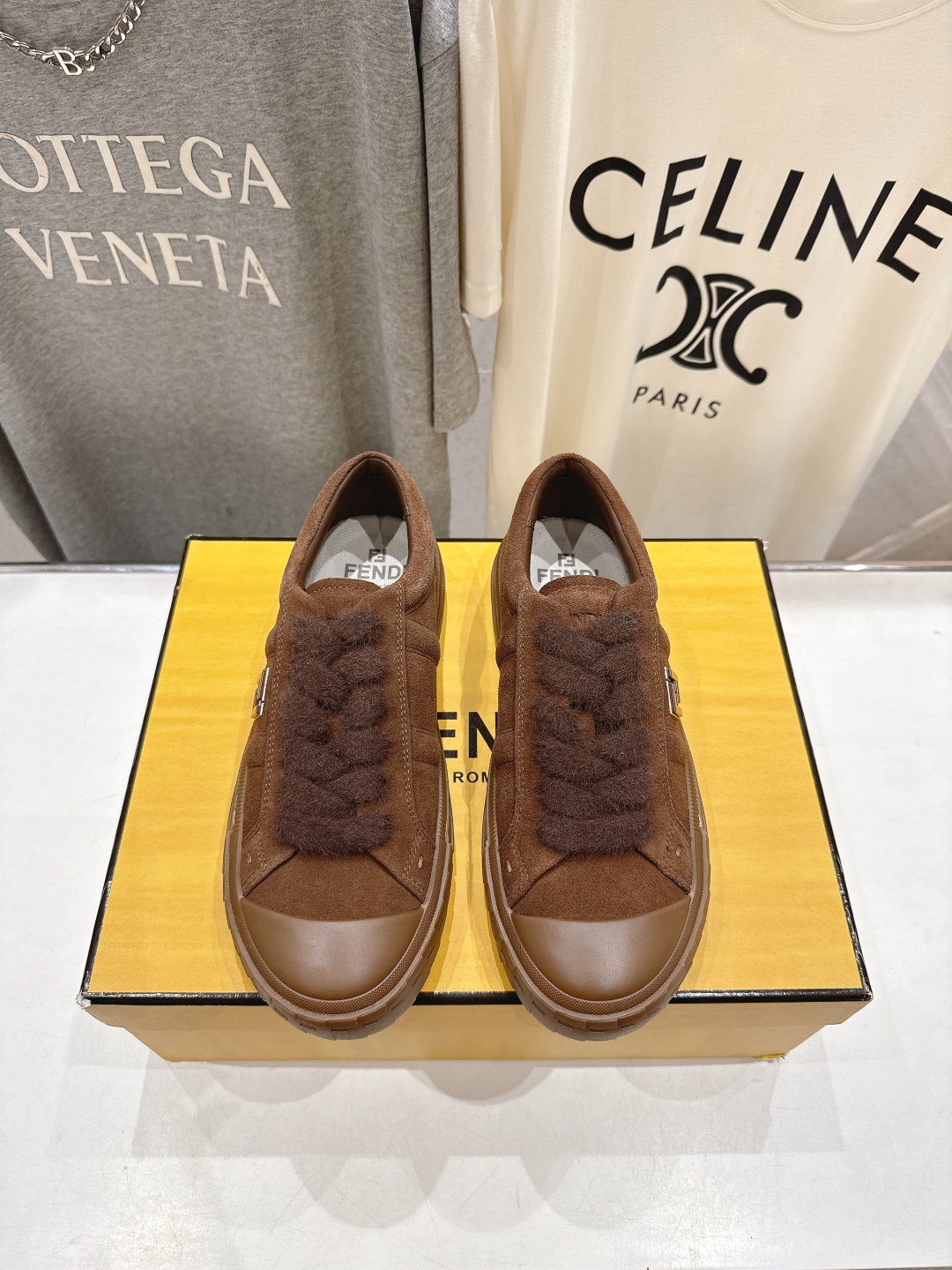 高版本出厂情侣款 最新火爆 FENDI/芬迪F029 2025ss新款皮面系带情侣运动休闲鞋-全新必备款