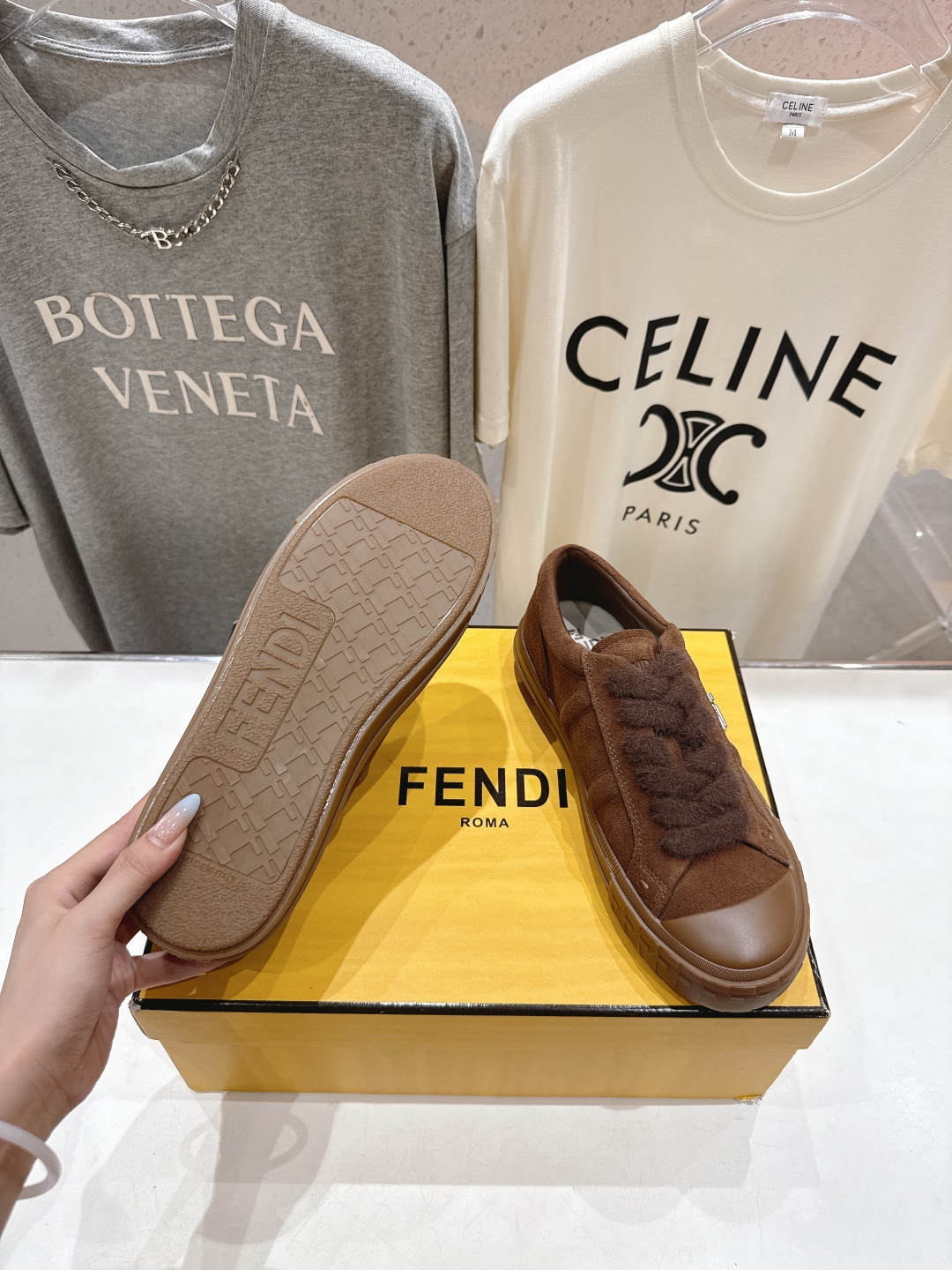 高版本出厂情侣款 最新火爆 FENDI/芬迪F029 2025ss新款皮面系带情侣运动休闲鞋-全新必备款