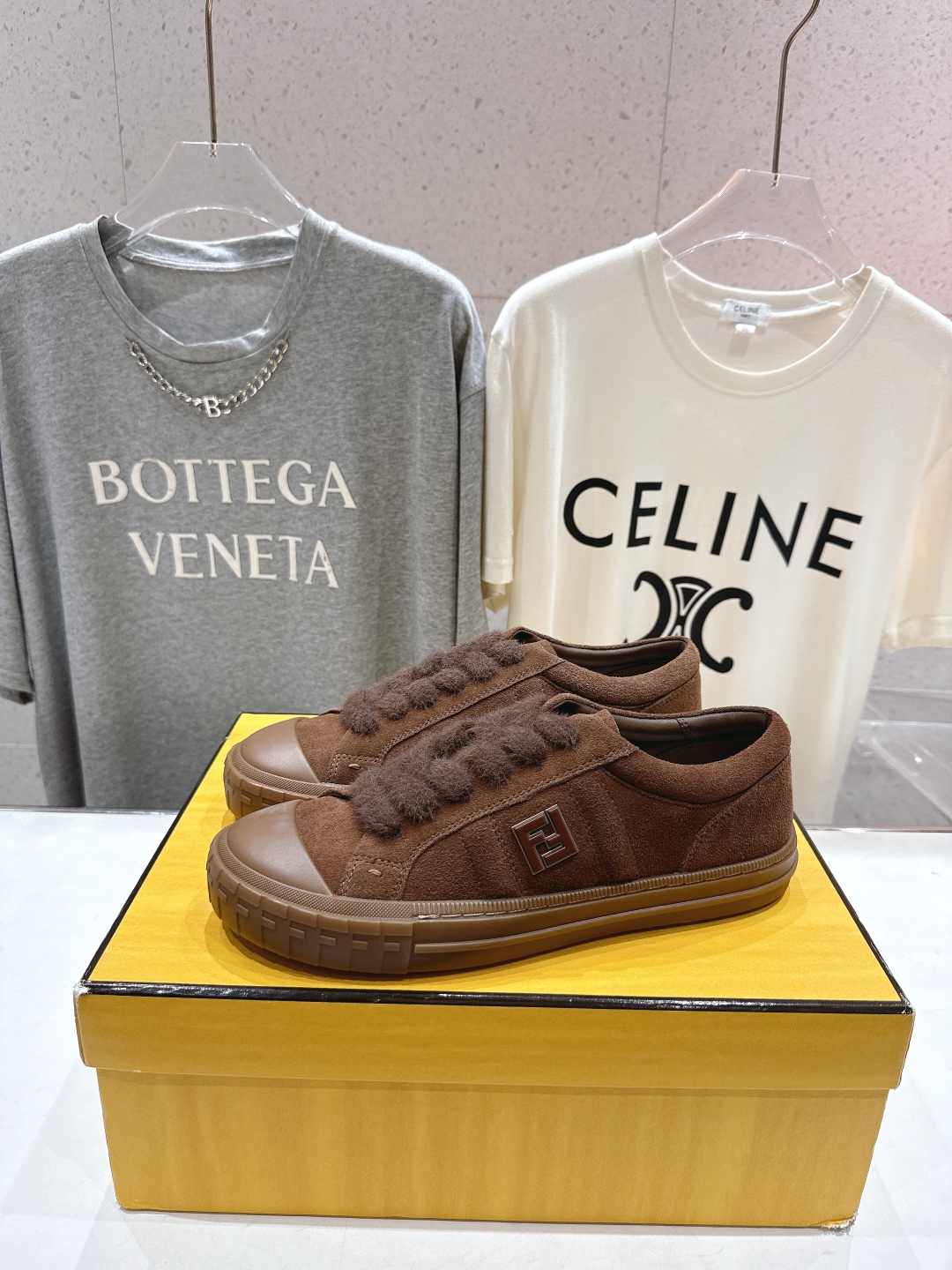 高版本出厂情侣款 最新火爆 FENDI/芬迪F029 2025ss新款皮面系带情侣运动休闲鞋-全新必备款