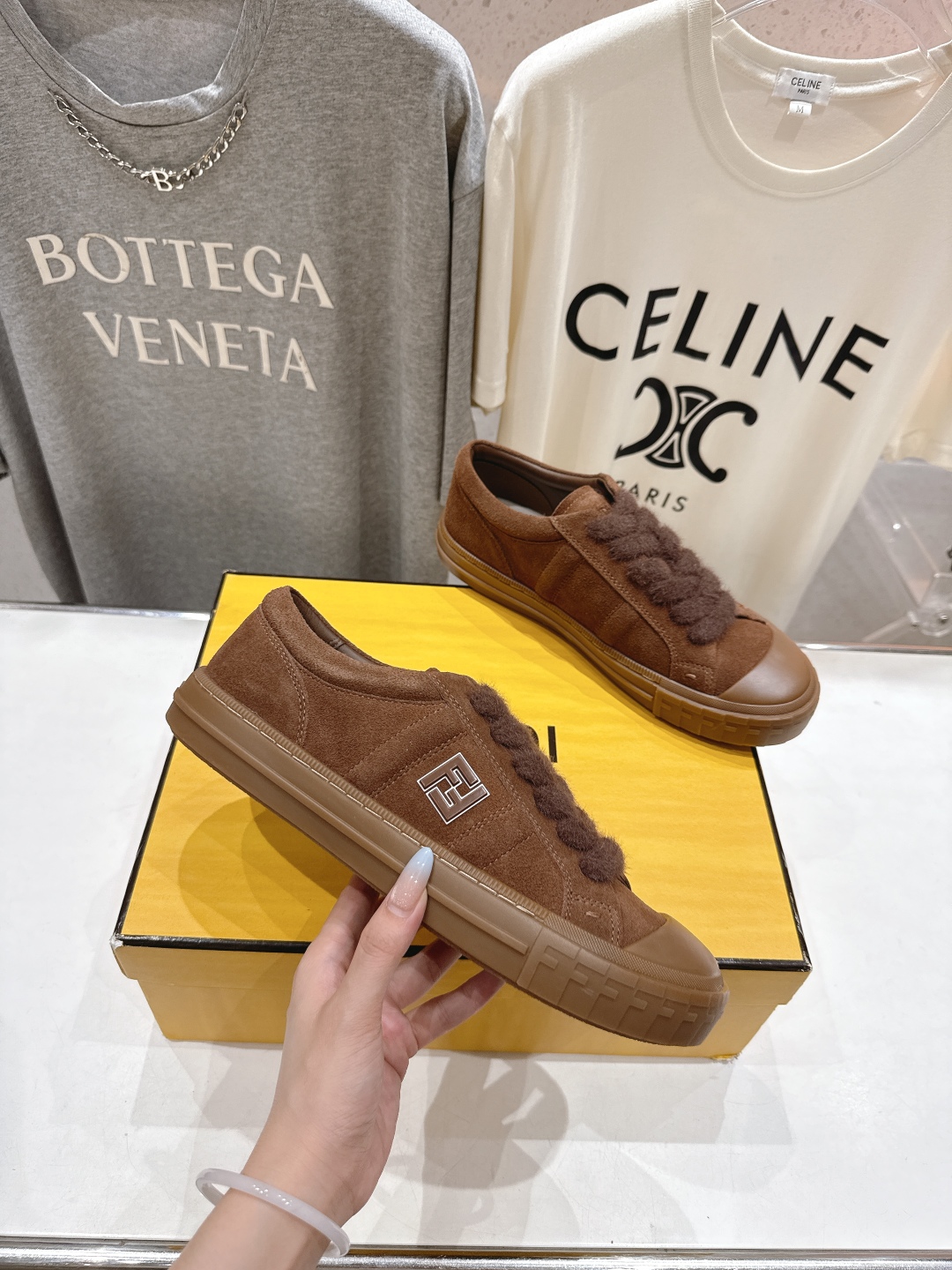 高版本出厂情侣款 最新火爆 FENDI/芬迪F029 2025ss新款皮面系带情侣运动休闲鞋-全新必备款
