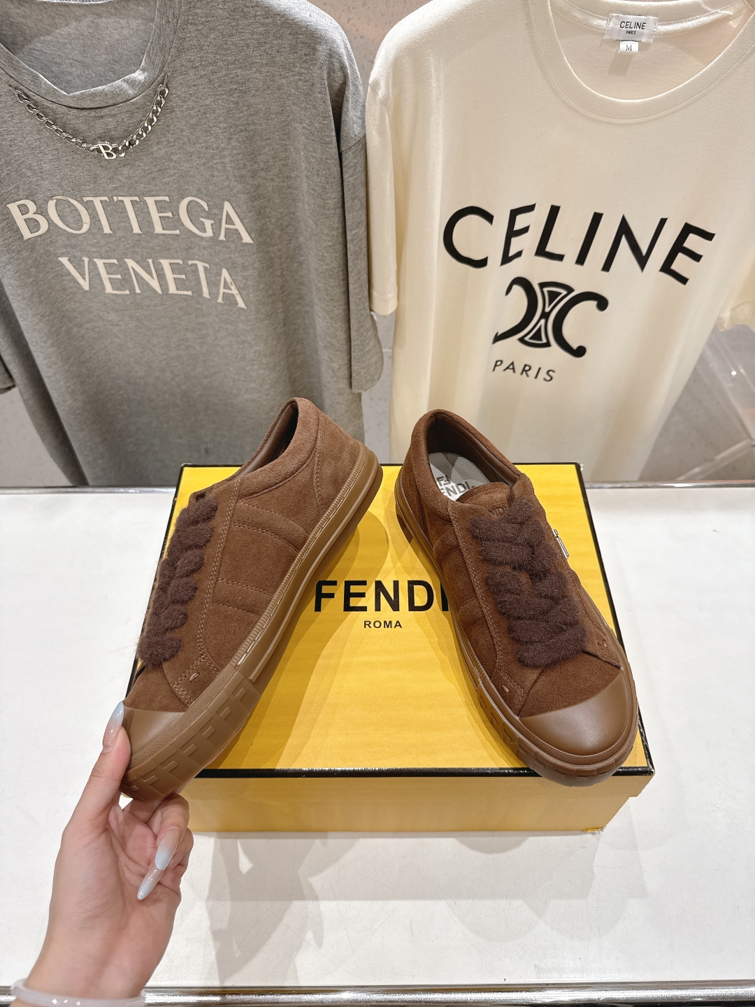 高版本出厂情侣款 最新火爆 FENDI/芬迪F029 2025ss新款皮面系带情侣运动休闲鞋-全新必备款