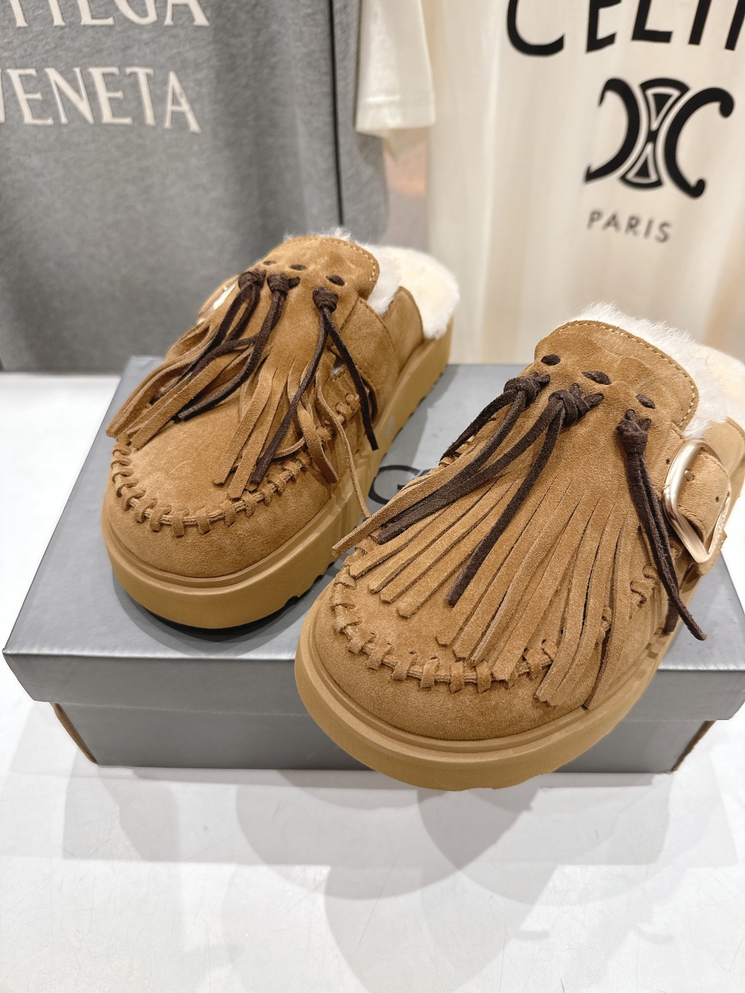 高版本出厂 UGG冬季F028 2025ss新款时尚厚底一脚蹬羊毛拖鞋雪地靴 采用A级隆丰皮毛一体 整体