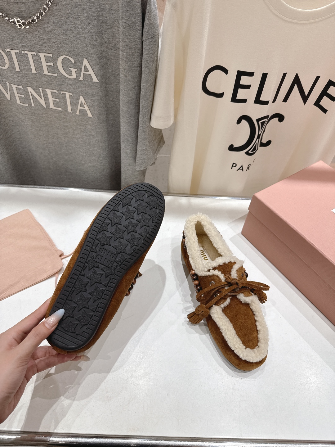 高版本出厂 毛里 MiuMiu/缪缪2025ss秋冬走秀款一脚蹬驾车鞋加毛乐福鞋毛毛鞋这款永不过时的反绒