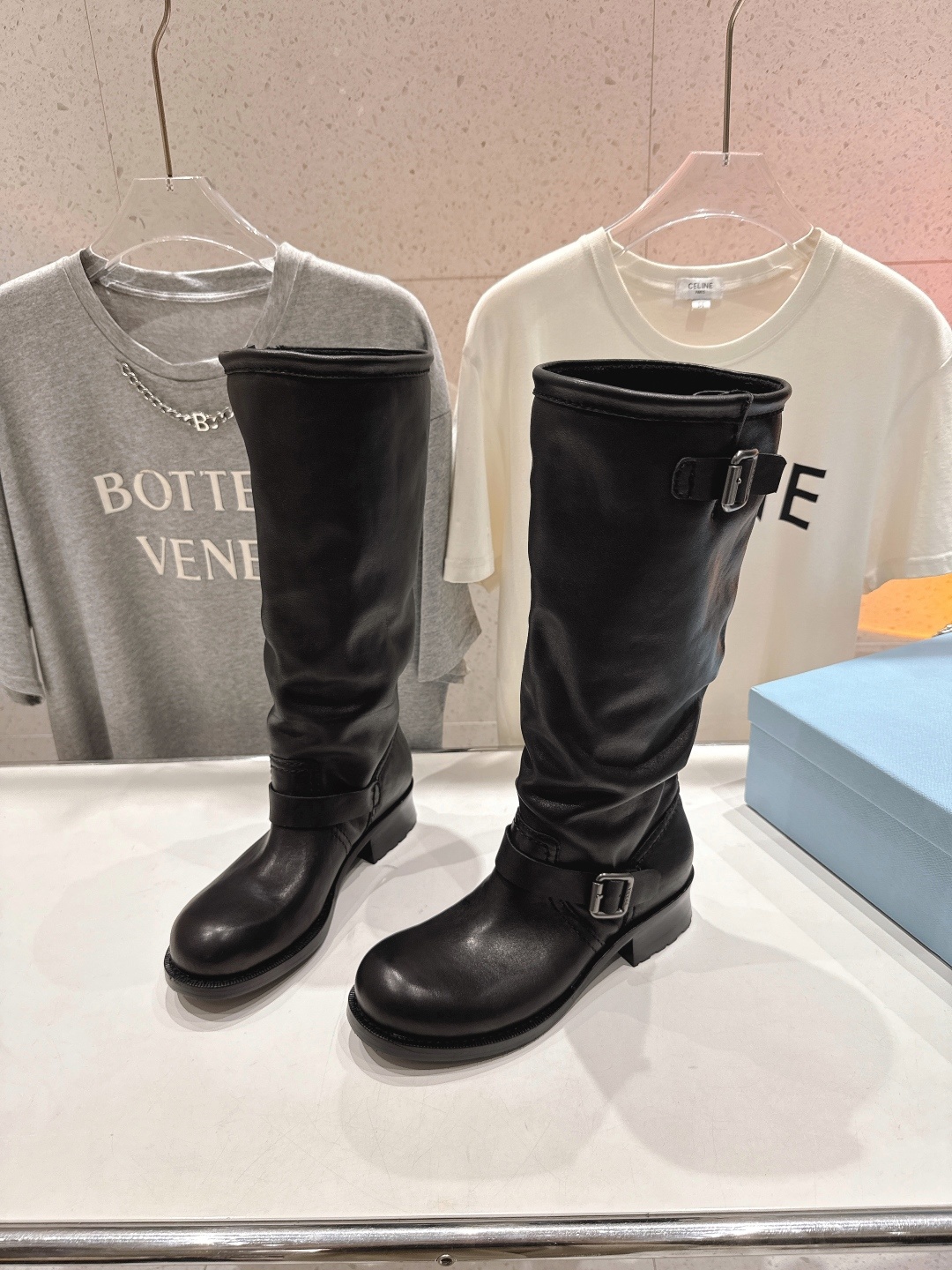 高版本出厂 prada/普拉达F025 2025ss最新厚底马丁靴骑士靴长靴,非常耐看的一款走秀款骑士长
