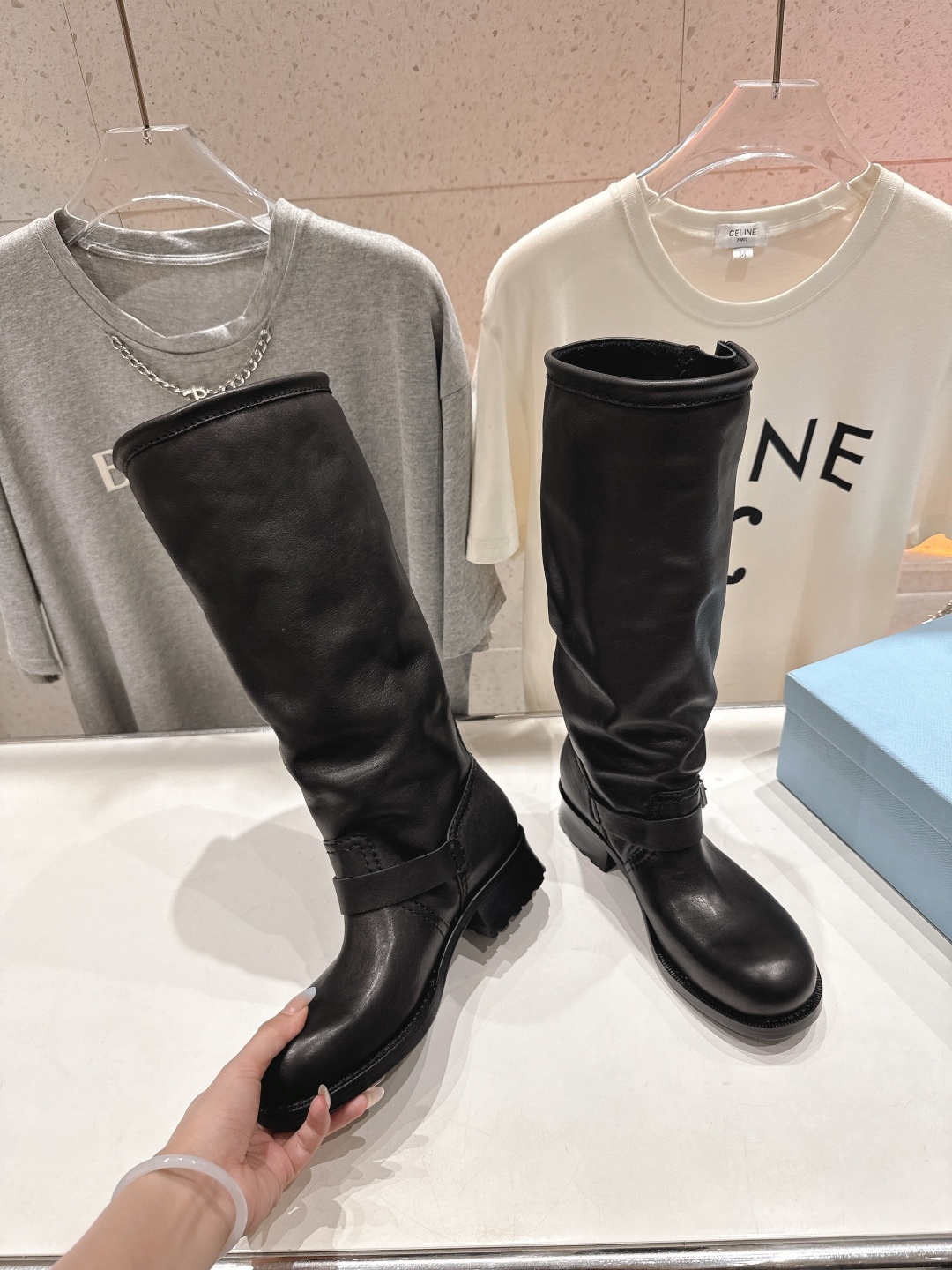 高版本出厂 prada/普拉达F025 2025ss最新厚底马丁靴骑士靴长靴,非常耐看的一款走秀款骑士长