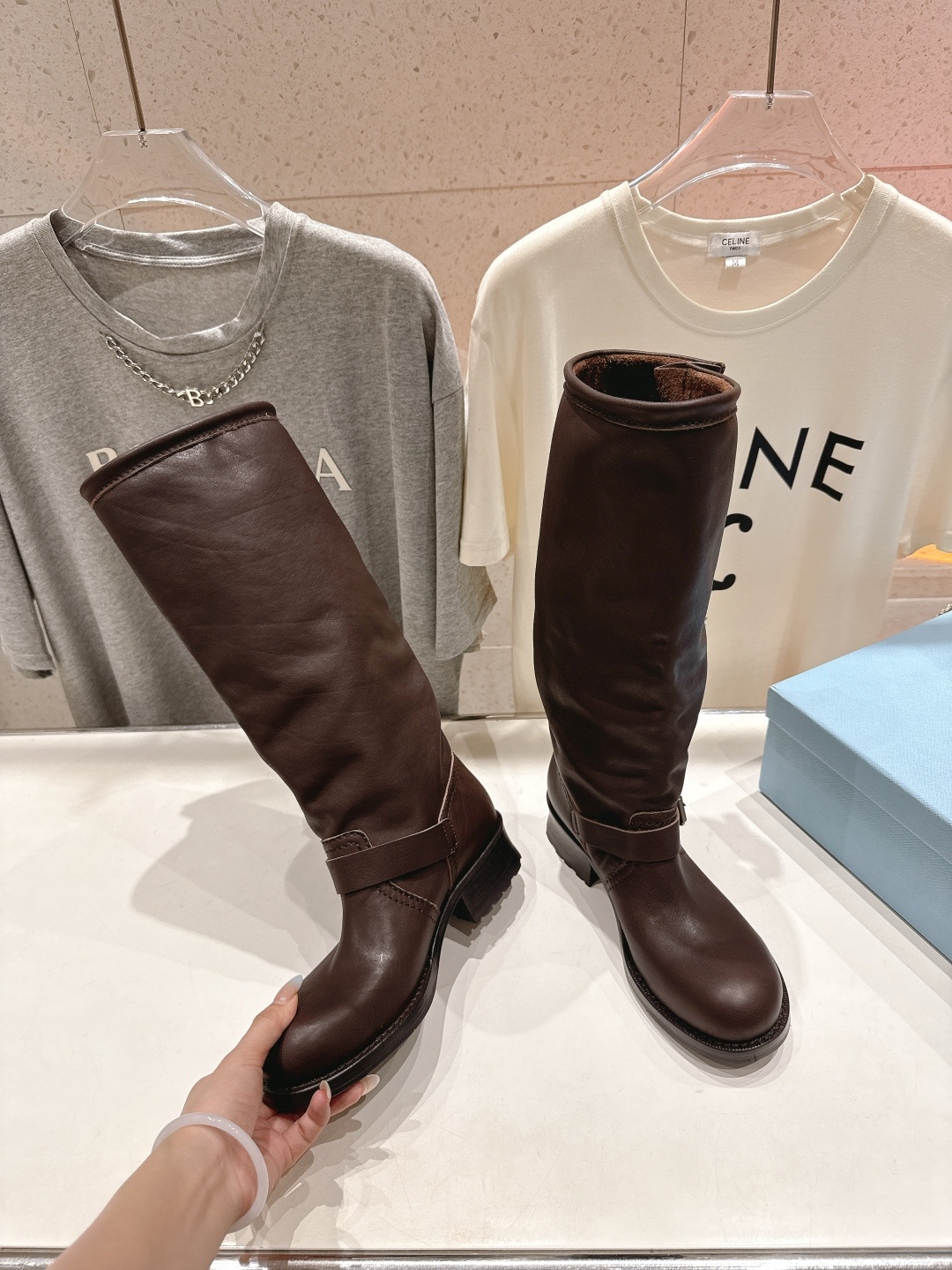 高版本出厂 prada/普拉达F025 2025ss最新厚底马丁靴骑士靴长靴,非常耐看的一款走秀款骑士长
