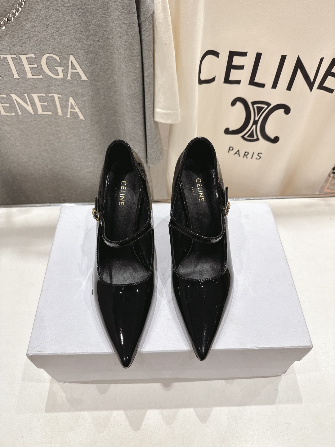 高版本出厂 CELINE/赛琳F052 2025ss新款简易尖头高跟鞋单鞋~复古简约又时尚 上脚舒适.百