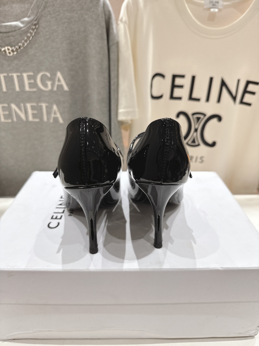 高版本出厂 CELINE/赛琳F052 2025ss新款简易尖头高跟鞋单鞋~复古简约又时尚 上脚舒适.百