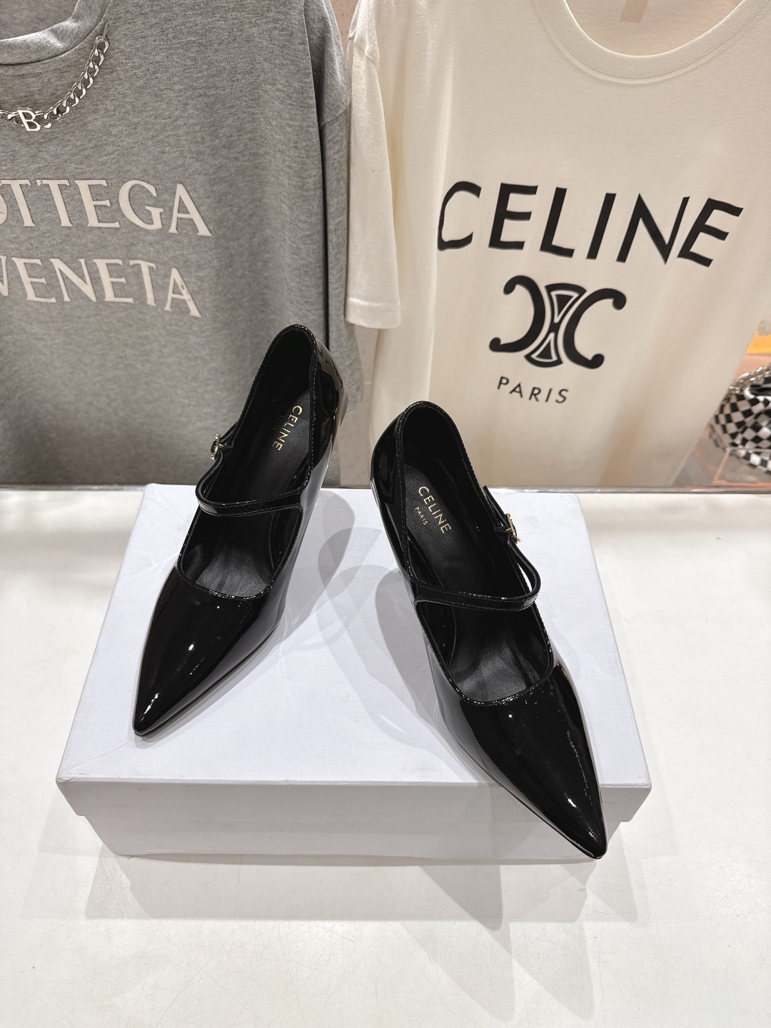 高版本出厂 CELINE/赛琳F052 2025ss新款简易尖头高跟鞋单鞋~复古简约又时尚 上脚舒适.百