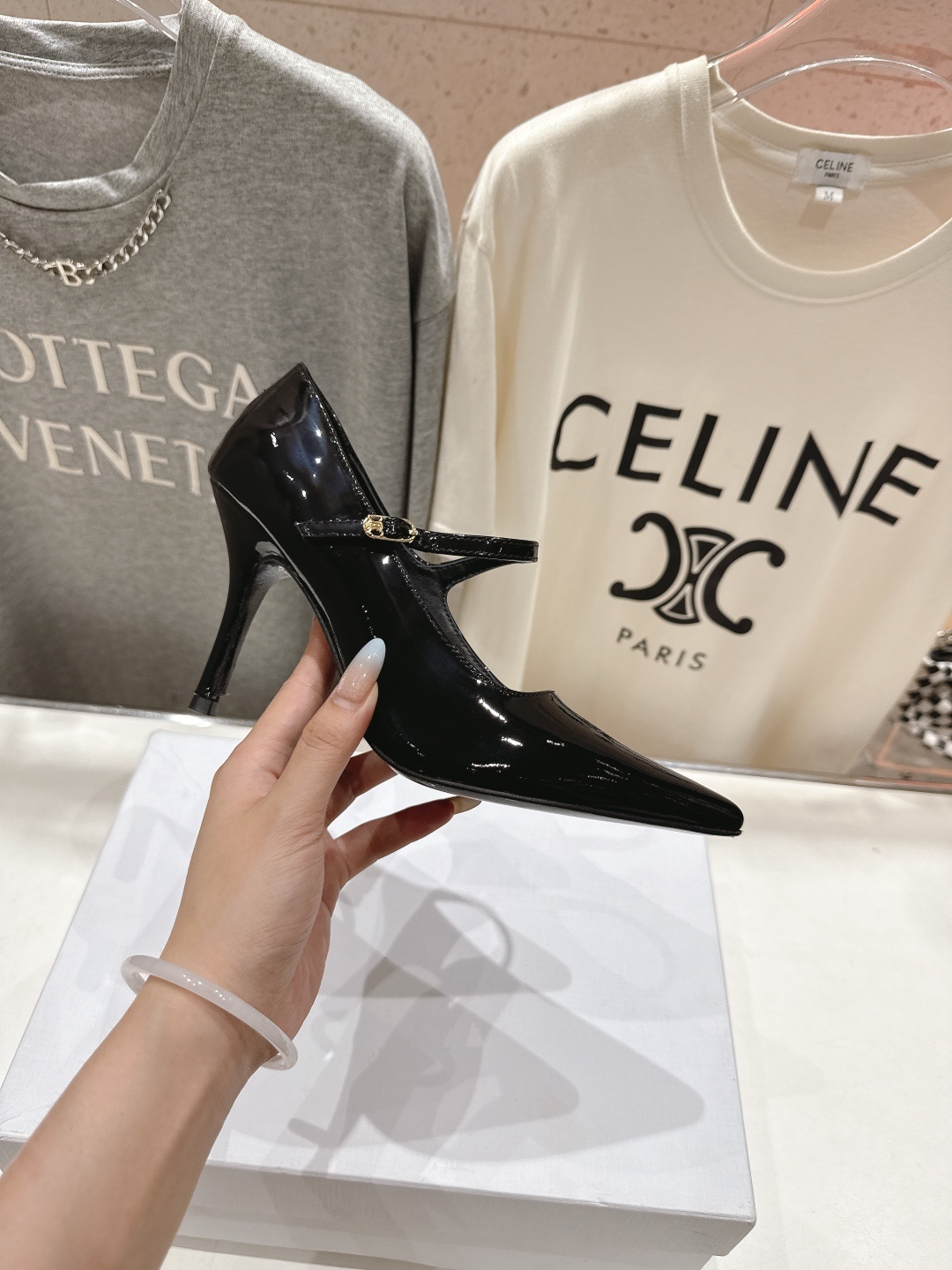 高版本出厂 CELINE/赛琳F052 2025ss新款简易尖头高跟鞋单鞋~复古简约又时尚 上脚舒适.百