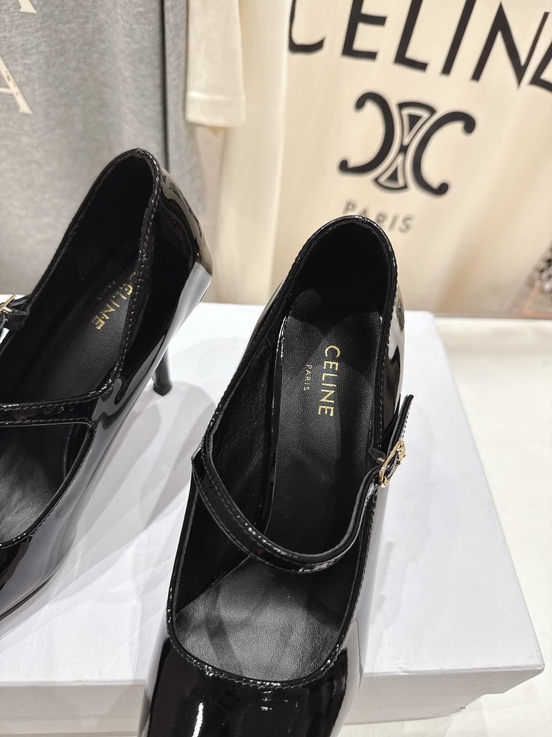 高版本出厂 CELINE/赛琳F052 2025ss新款简易尖头高跟鞋单鞋~复古简约又时尚 上脚舒适.百
