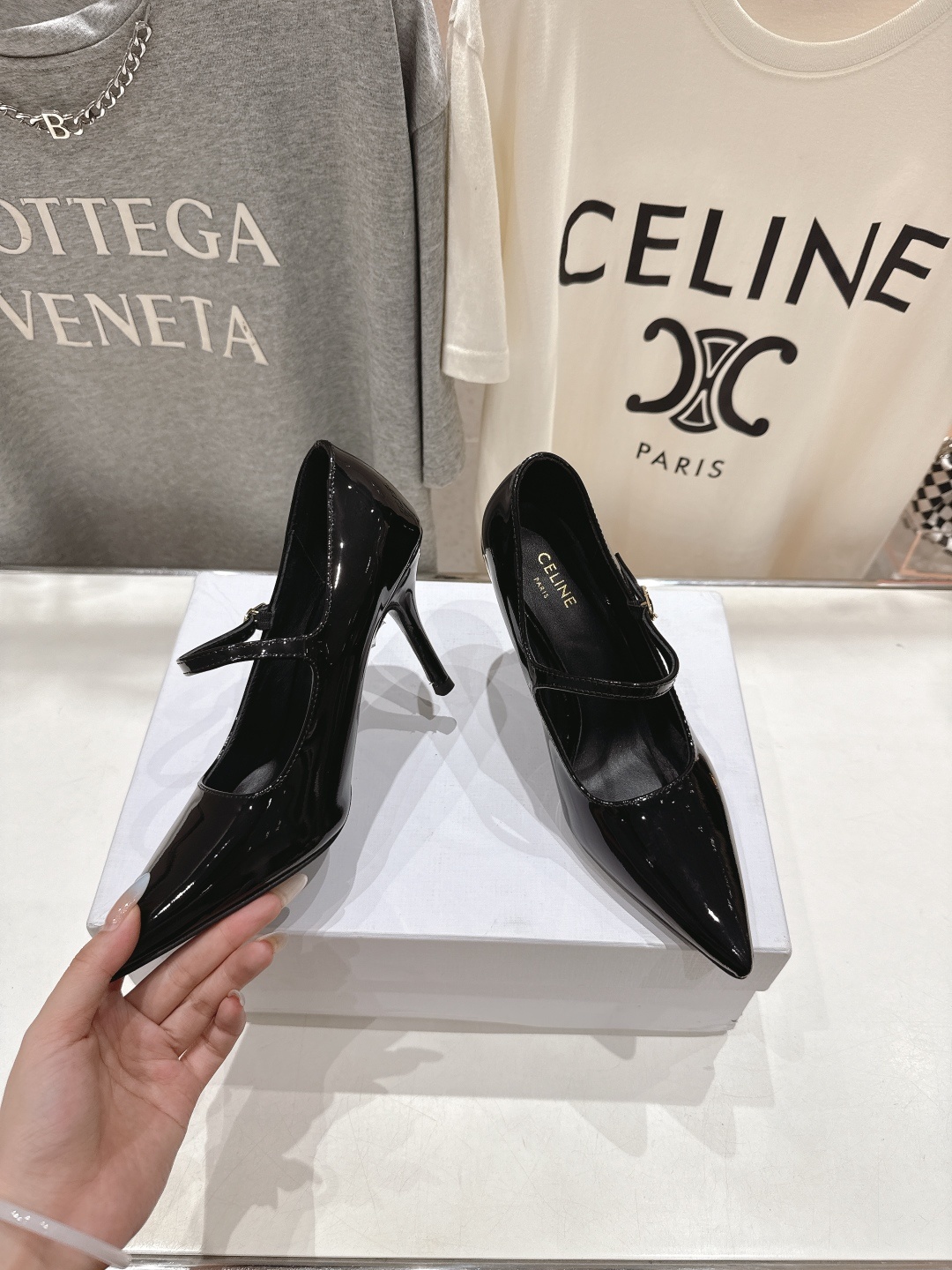 高版本出厂 CELINE/赛琳F052 2025ss新款简易尖头高跟鞋单鞋~复古简约又时尚 上脚舒适.百