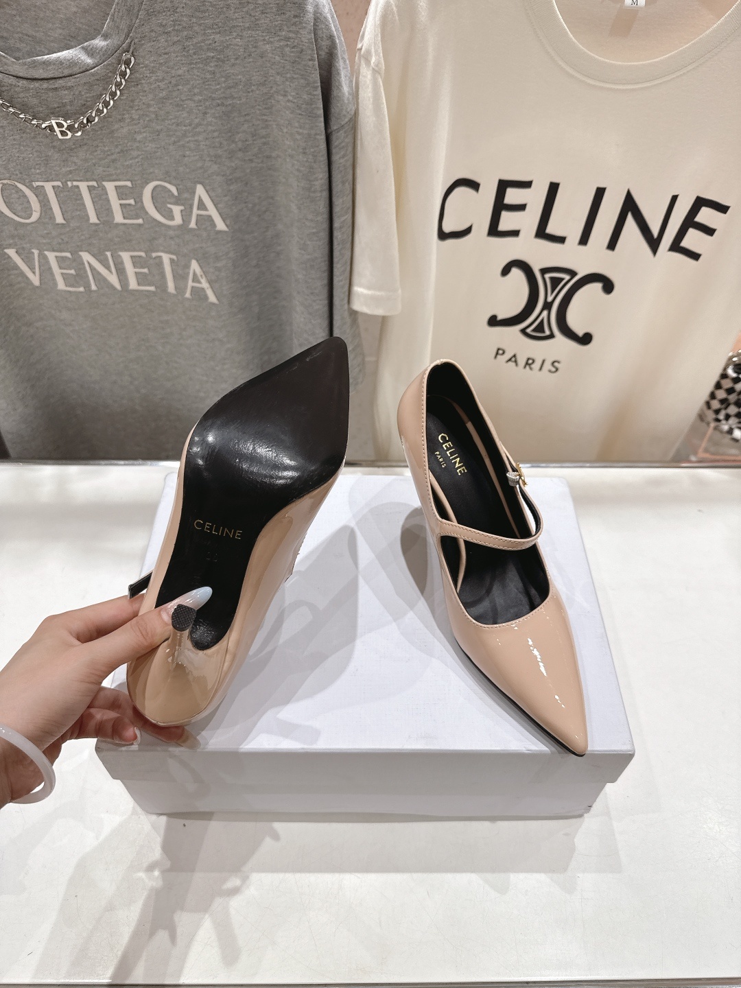 高版本出厂 CELINE/赛琳F052 2025ss新款简易尖头高跟鞋单鞋~复古简约又时尚 上脚舒适.百